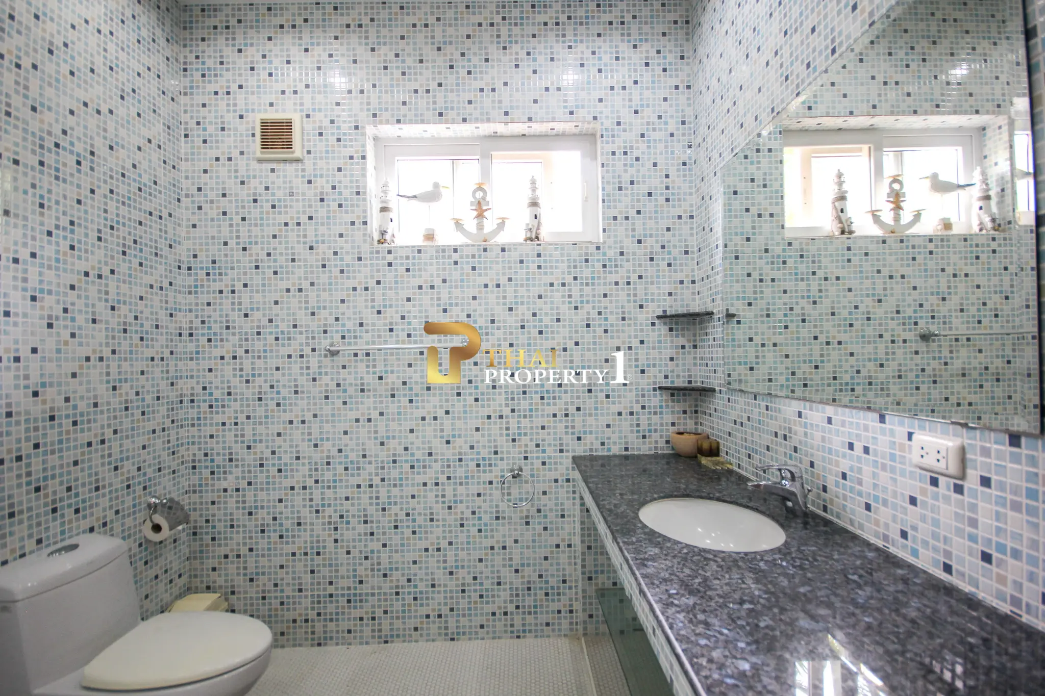 Hua Hin Soi 6 (Bo Fai) – 5-Bedroom Private Family Pool Villa with Guest House on 1,900 SQ.M. Land Plot