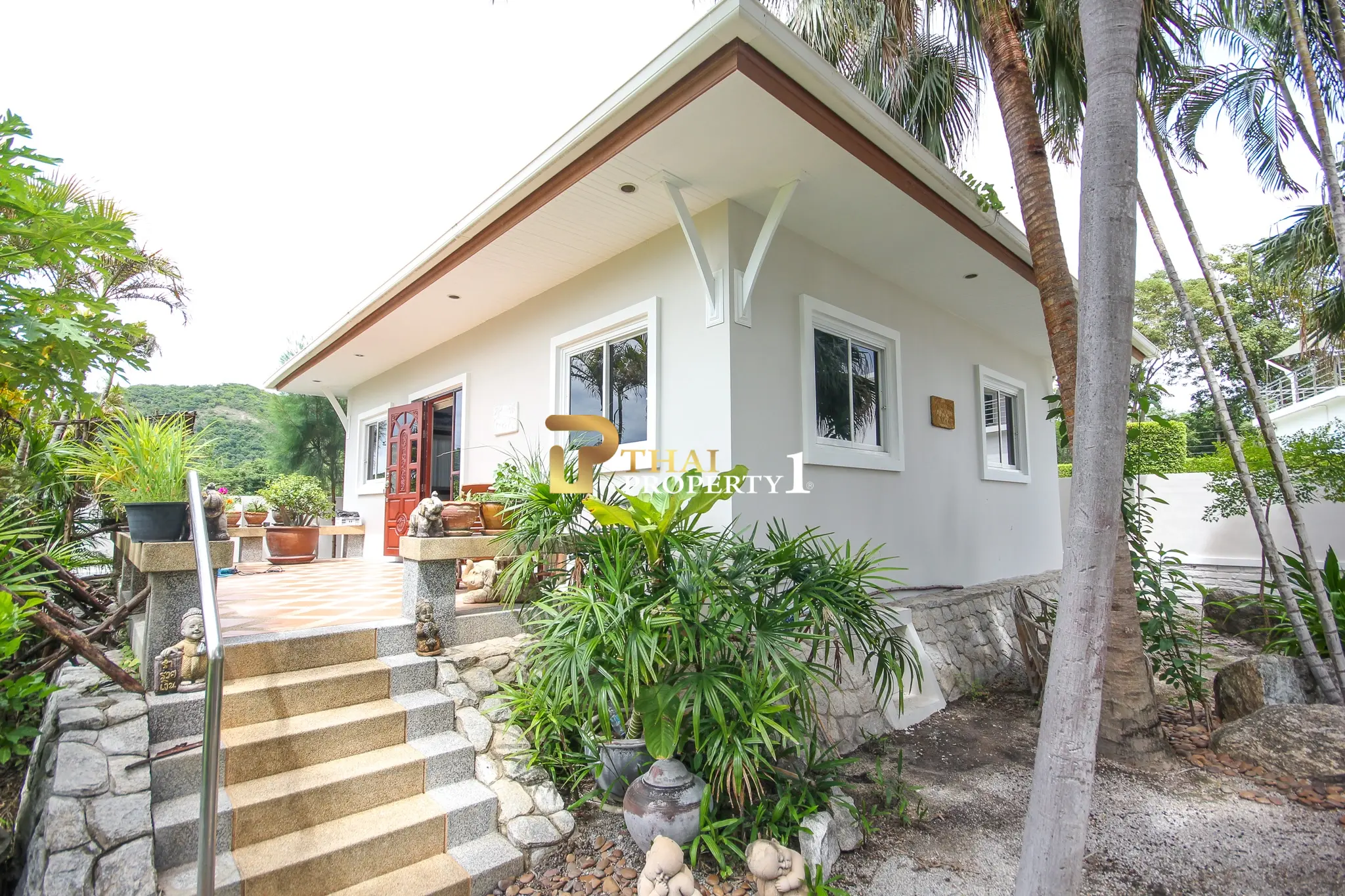 Hua Hin Soi 6 (Bo Fai) – 5-Bedroom Private Family Pool Villa with Guest House on 1,900 SQ.M. Land Plot