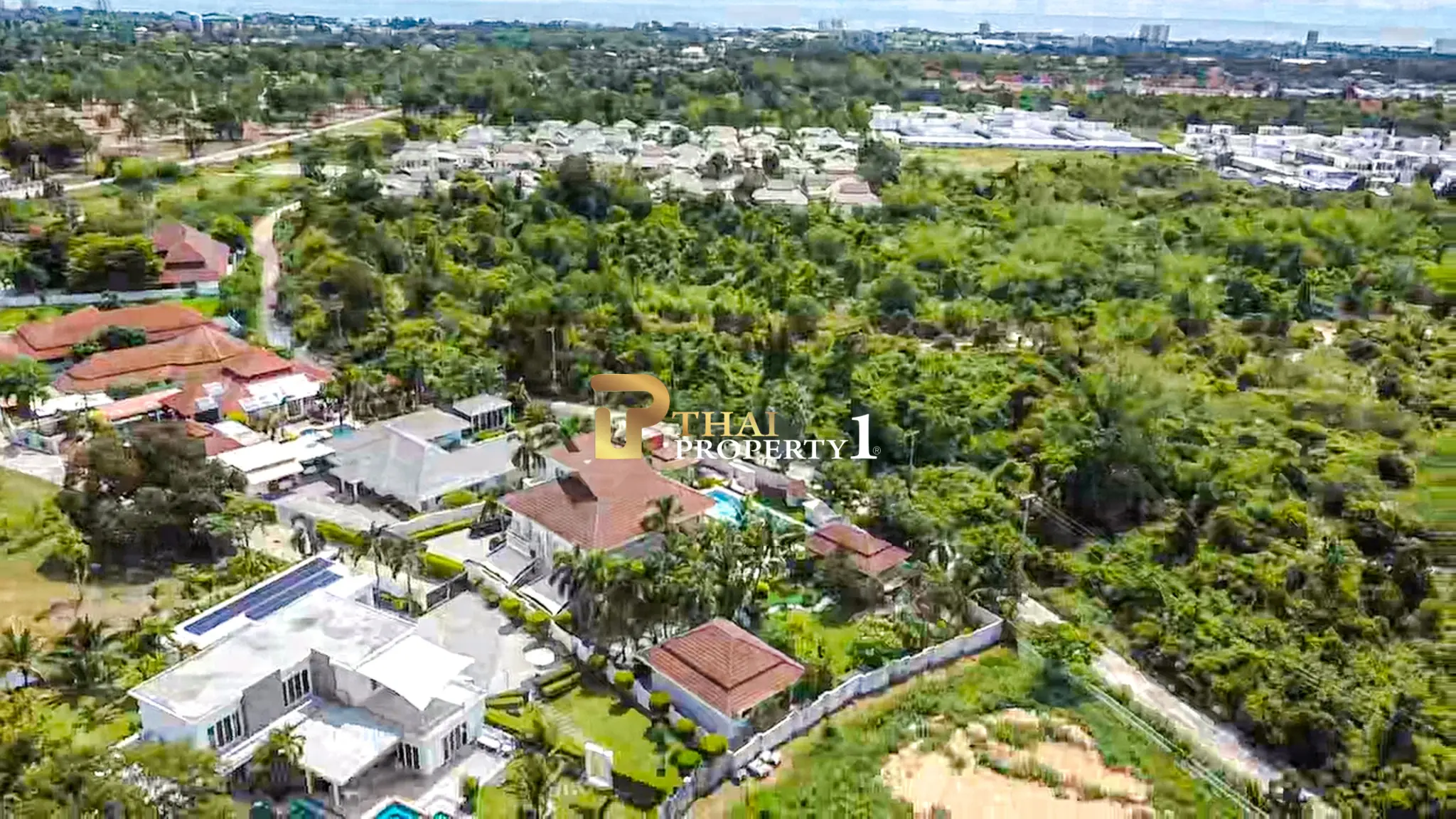 Hua Hin Soi 6 (Bo Fai) – 5-Bedroom Private Family Pool Villa with Guest House on 1,900 SQ.M. Land Plot