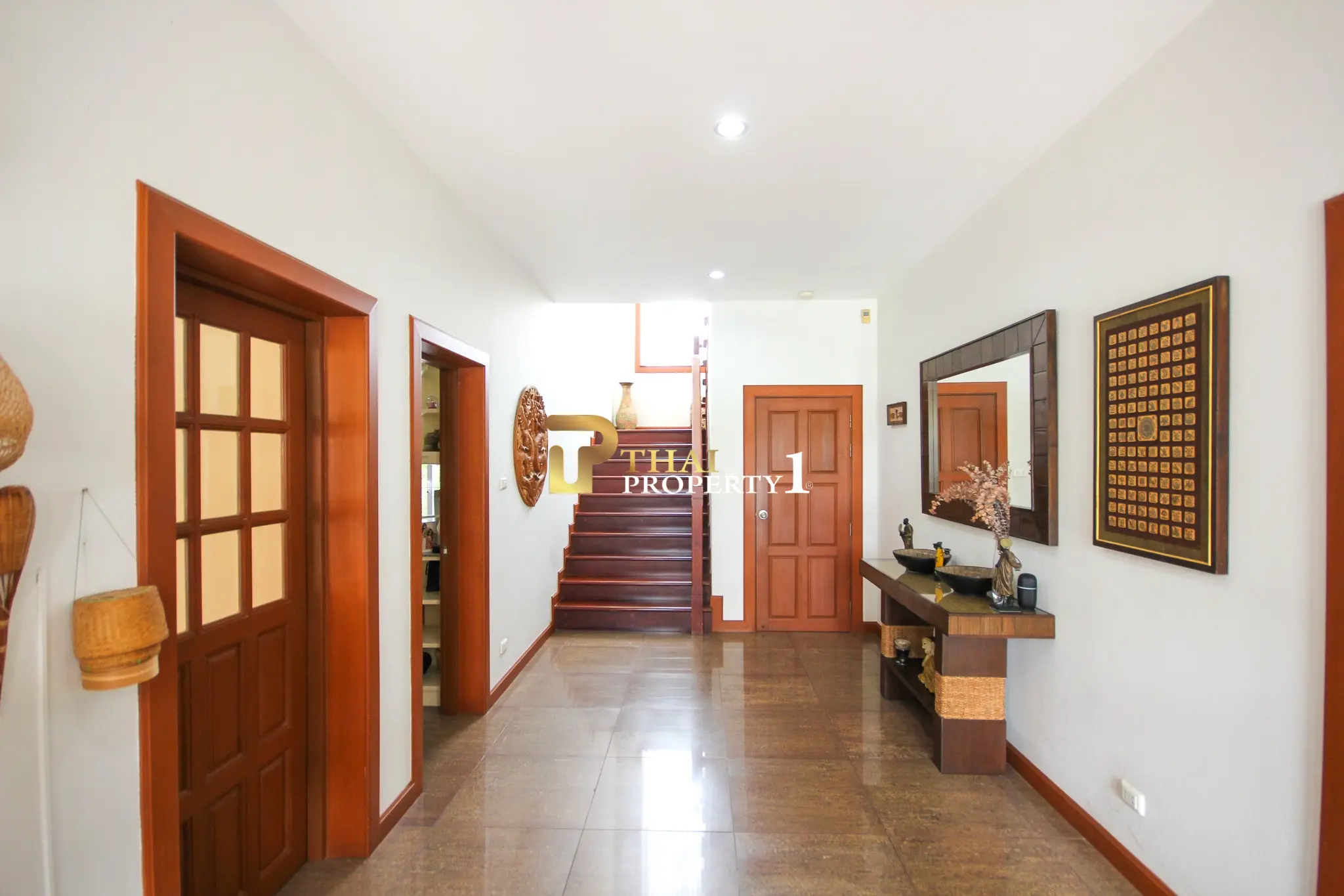 Hua Hin Soi 6 (Bo Fai) – 5-Bedroom Private Family Pool Villa with Guest House on 1,900 SQ.M. Land Plot
