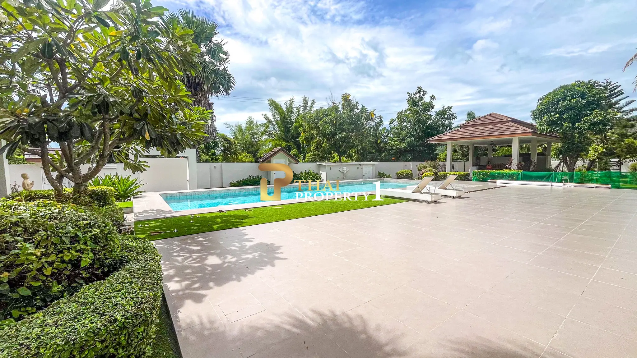 Hua Hin Soi 6 (Bo Fai) – 5-Bedroom Private Family Pool Villa with Guest House on 1,900 SQ.M. Land Plot