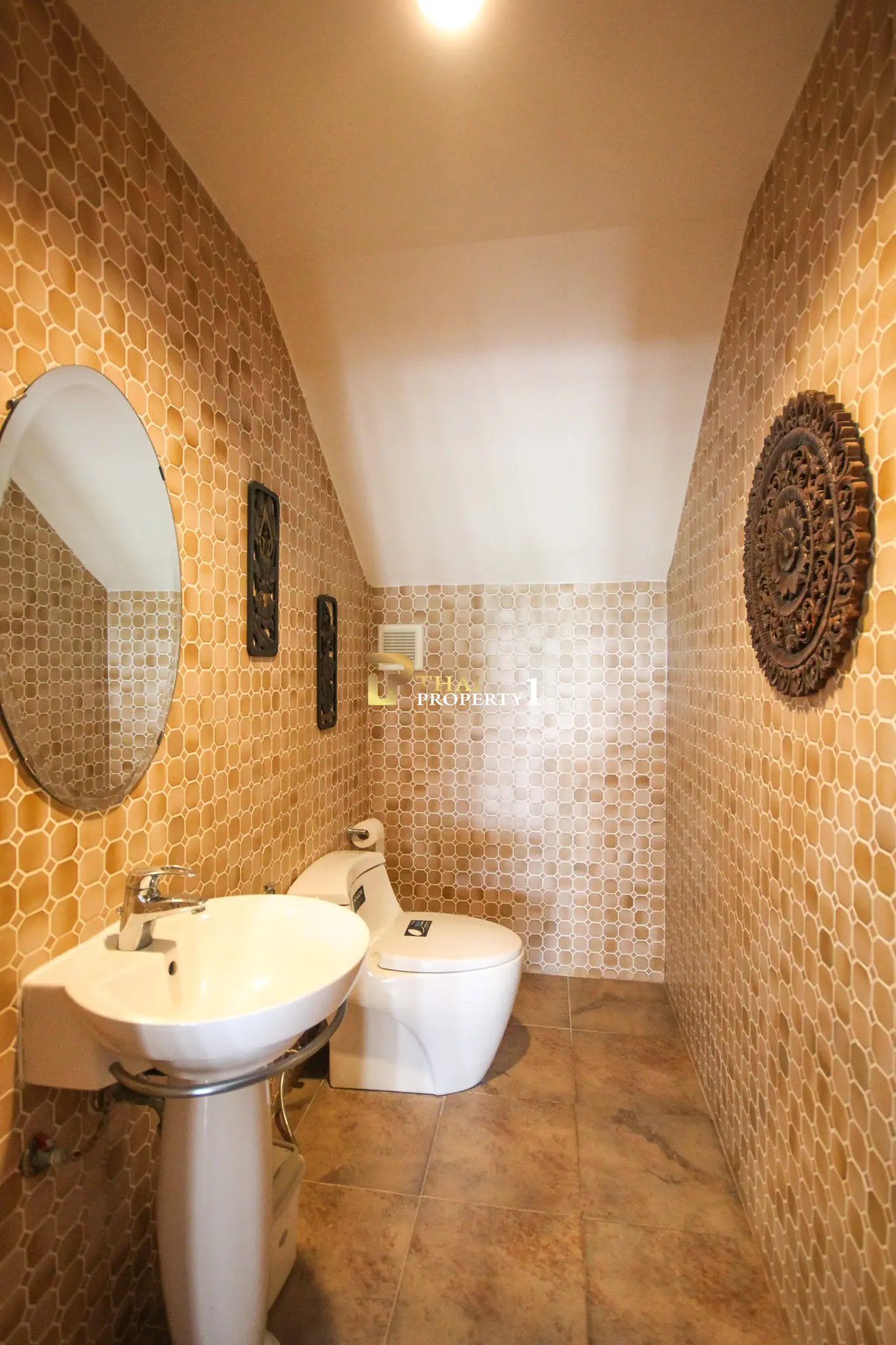 Hua Hin Soi 6 (Bo Fai) – 5-Bedroom Private Family Pool Villa with Guest House on 1,900 SQ.M. Land Plot