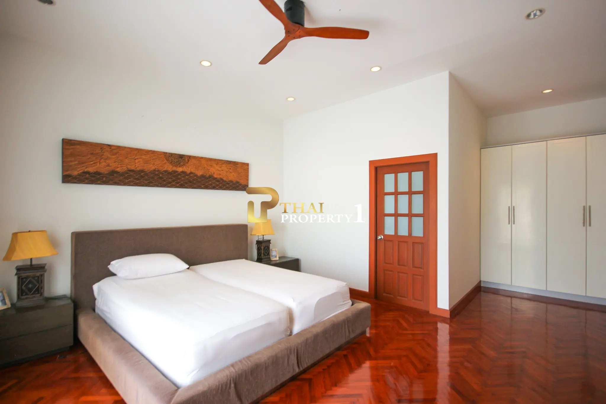 Hua Hin Soi 6 (Bo Fai) – 5-Bedroom Private Family Pool Villa with Guest House on 1,900 SQ.M. Land Plot