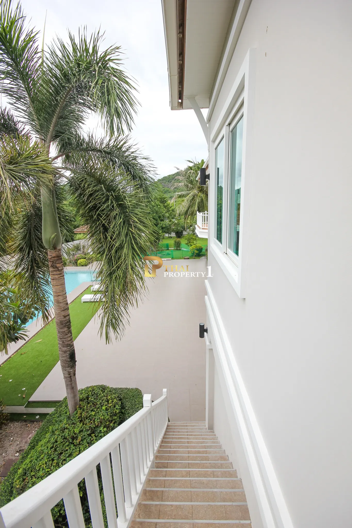 Hua Hin Soi 6 (Bo Fai) – 5-Bedroom Private Family Pool Villa with Guest House on 1,900 SQ.M. Land Plot