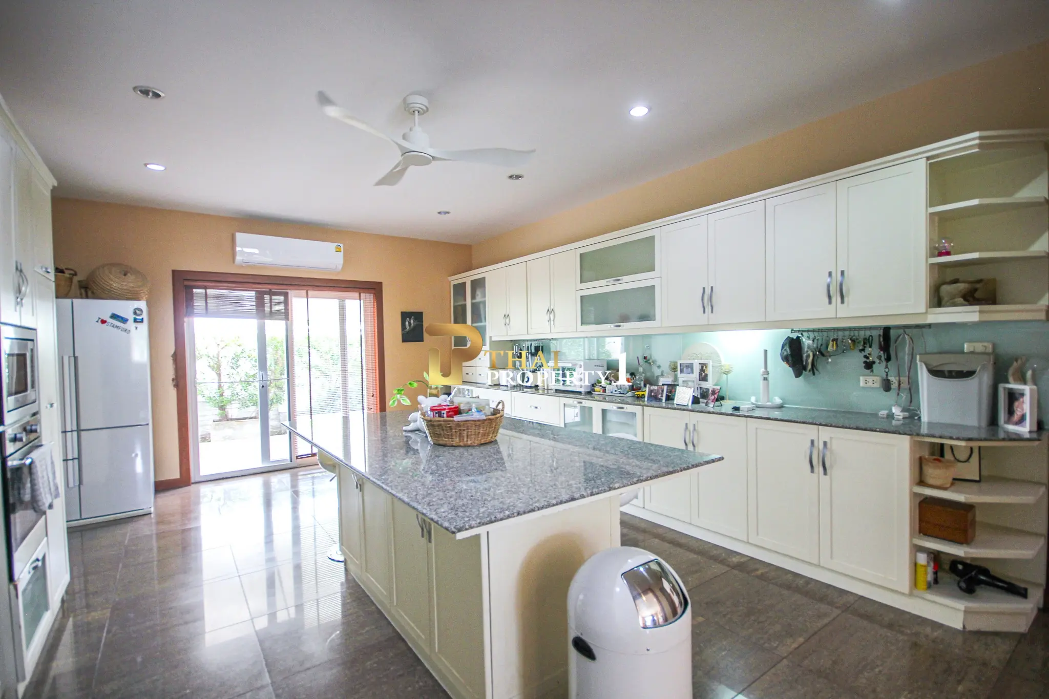 Hua Hin Soi 6 (Bo Fai) – 5-Bedroom Private Family Pool Villa with Guest House on 1,900 SQ.M. Land Plot