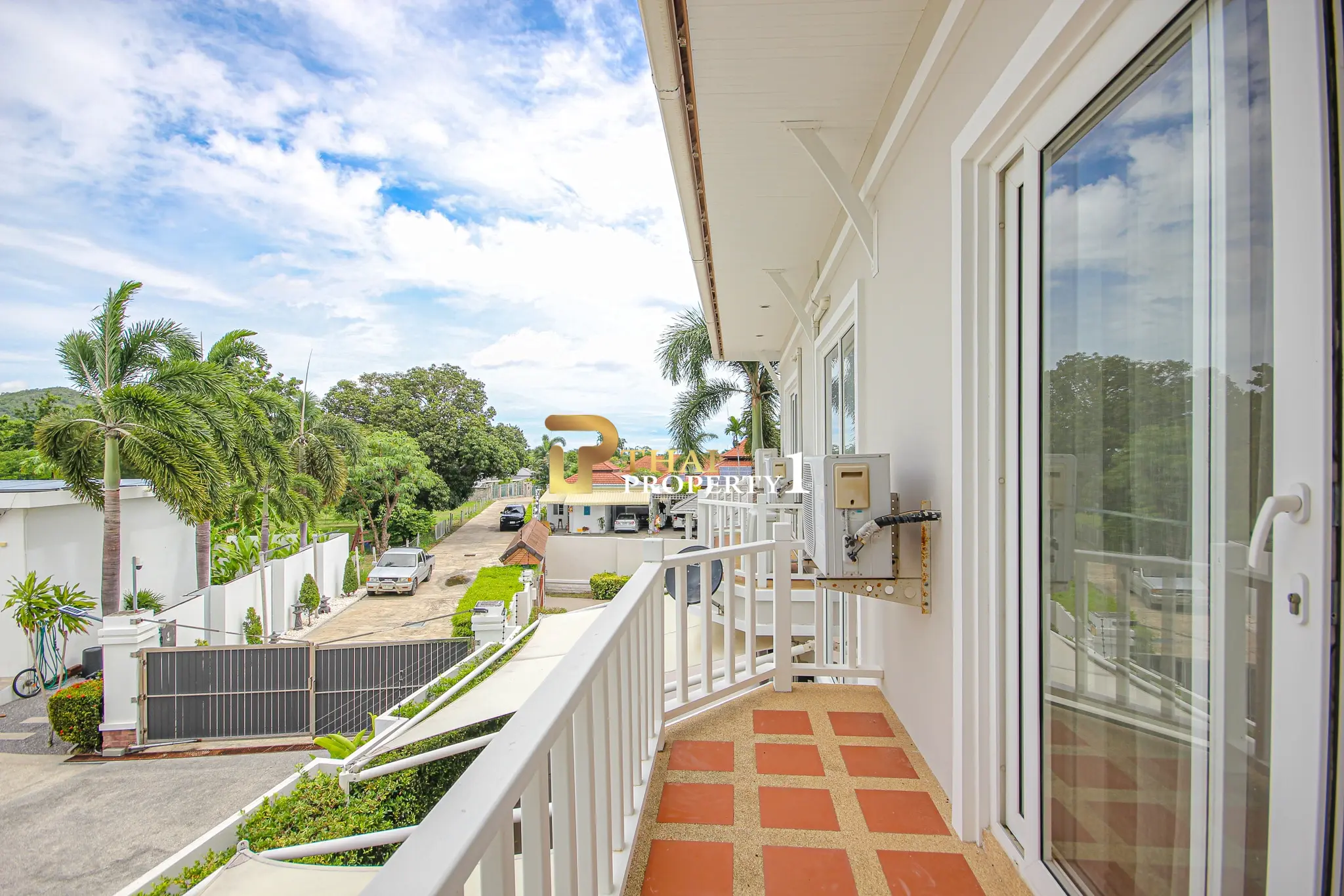 Hua Hin Soi 6 (Bo Fai) – 5-Bedroom Private Family Pool Villa with Guest House on 1,900 SQ.M. Land Plot