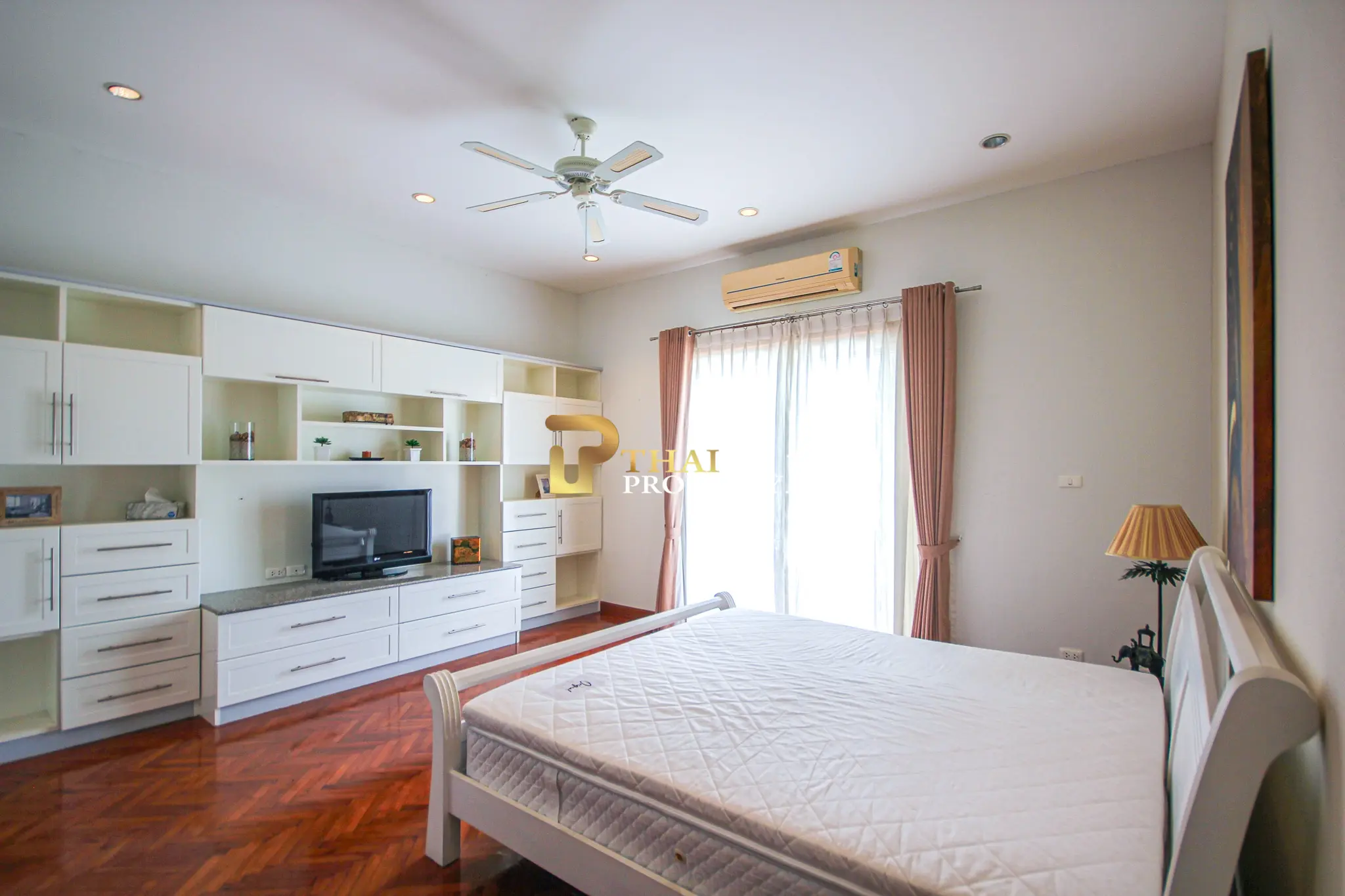 Hua Hin Soi 6 (Bo Fai) – 5-Bedroom Private Family Pool Villa with Guest House on 1,900 SQ.M. Land Plot