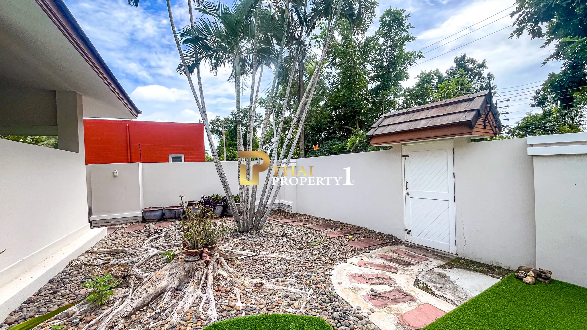 Hua Hin Soi 6 (Bo Fai) – 5-Bedroom Private Family Pool Villa with Guest House on 1,900 SQ.M. Land Plot