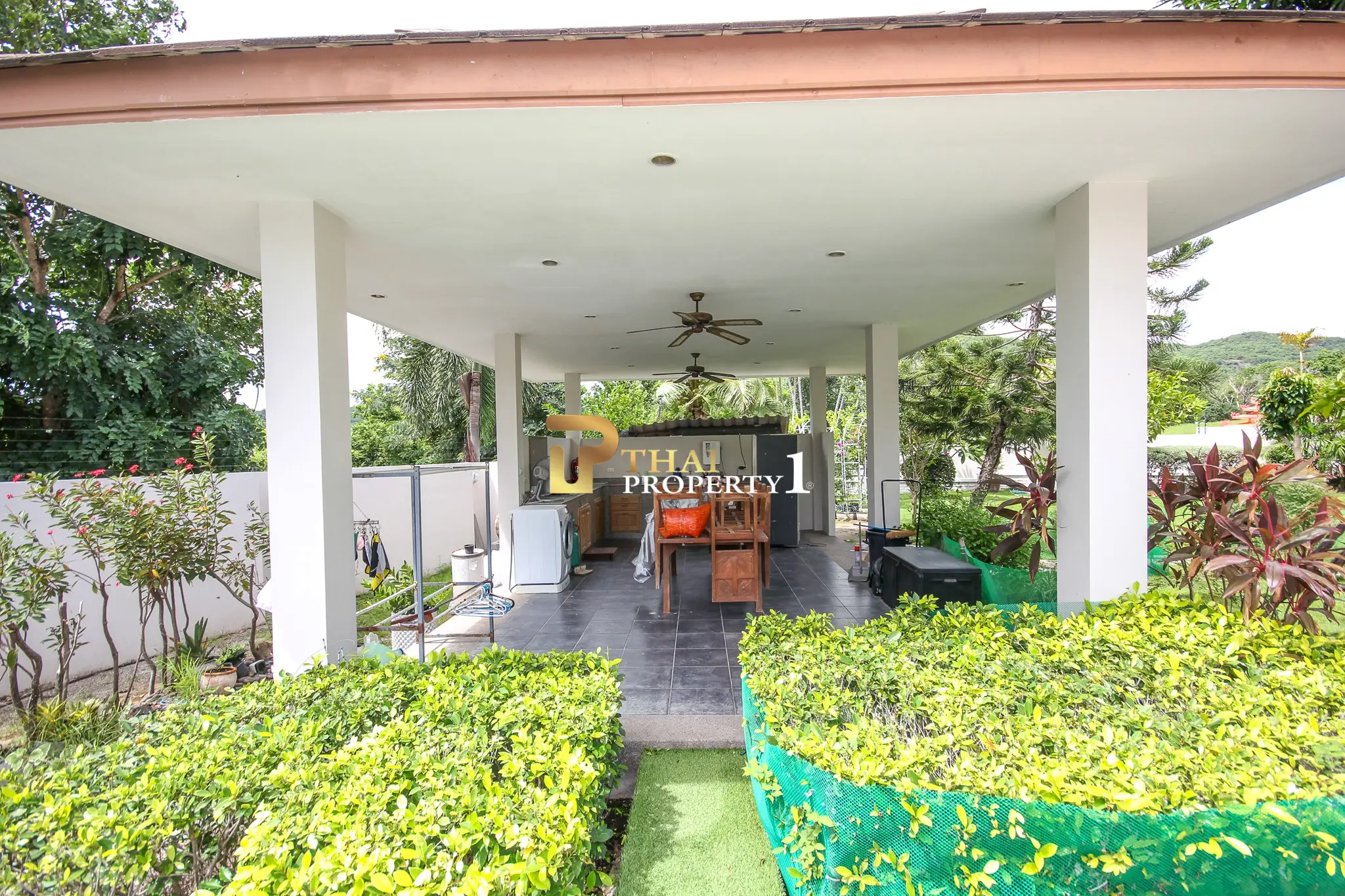 Hua Hin Soi 6 (Bo Fai) – 5-Bedroom Private Family Pool Villa with Guest House on 1,900 SQ.M. Land Plot