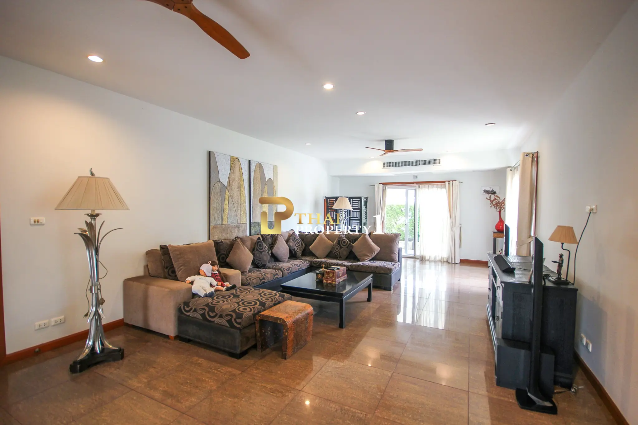Hua Hin Soi 6 (Bo Fai) – 5-Bedroom Private Family Pool Villa with Guest House on 1,900 SQ.M. Land Plot