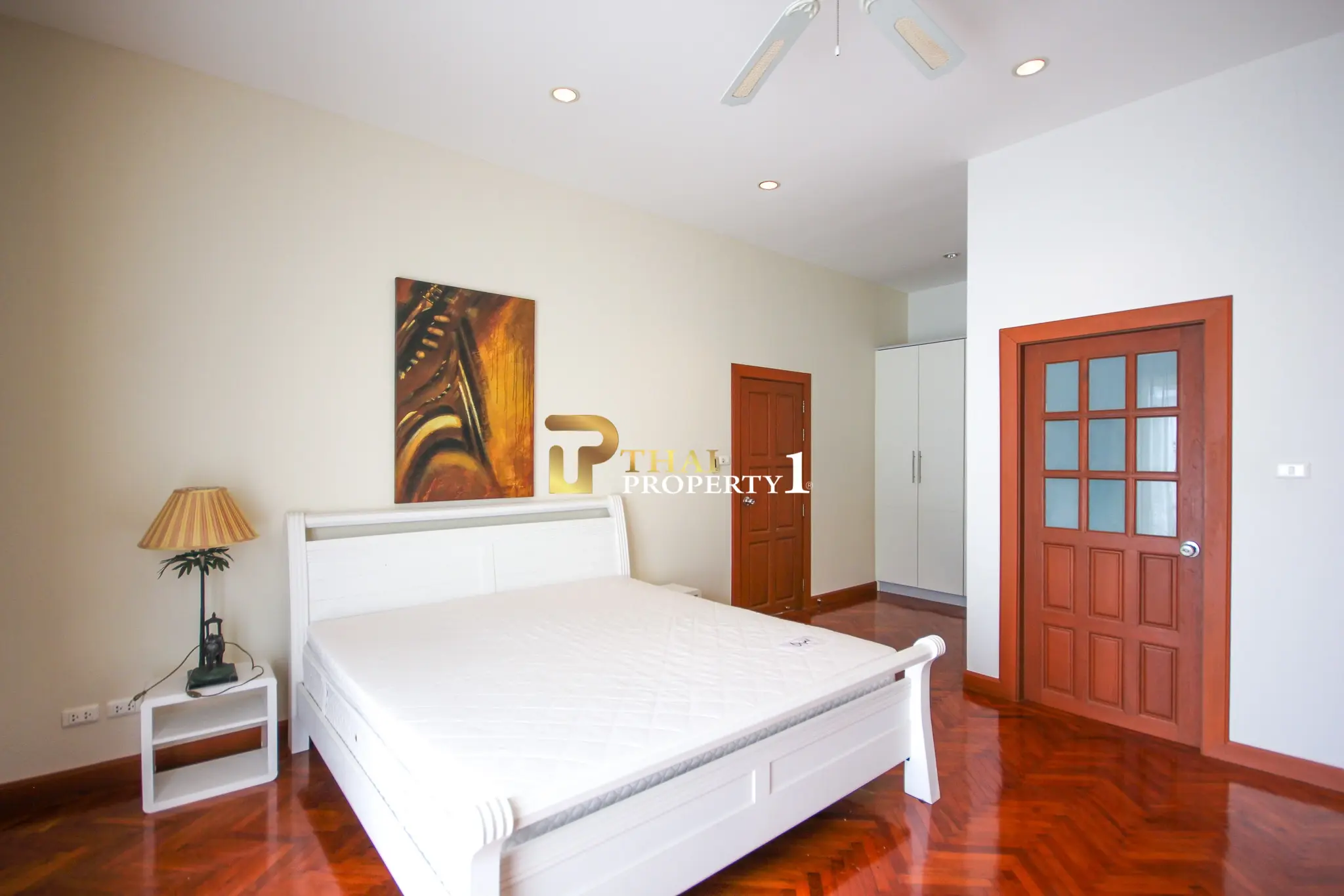 Hua Hin Soi 6 (Bo Fai) – 5-Bedroom Private Family Pool Villa with Guest House on 1,900 SQ.M. Land Plot