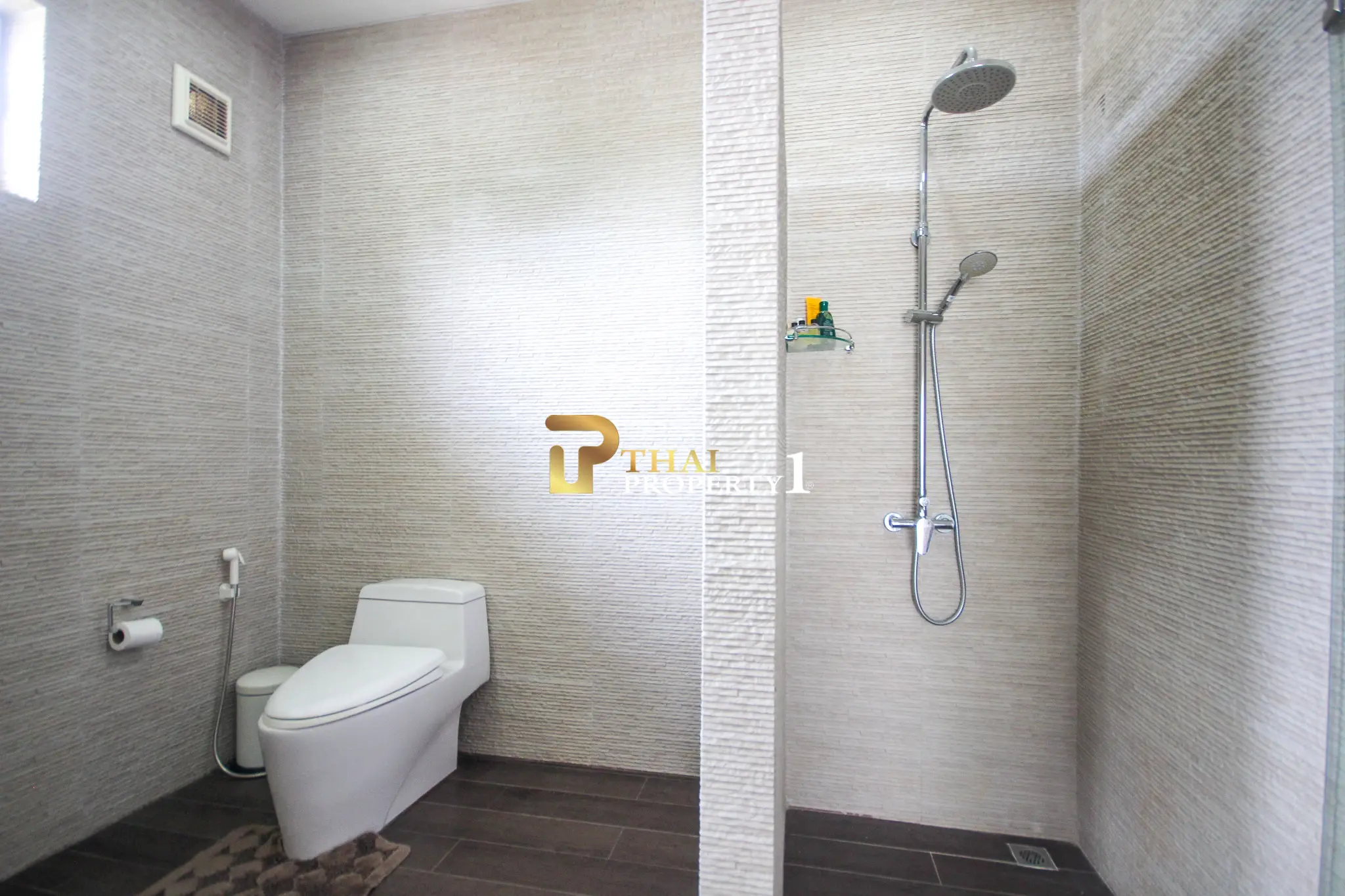 Hua Hin Soi 6 (Bo Fai) – 5-Bedroom Private Family Pool Villa with Guest House on 1,900 SQ.M. Land Plot