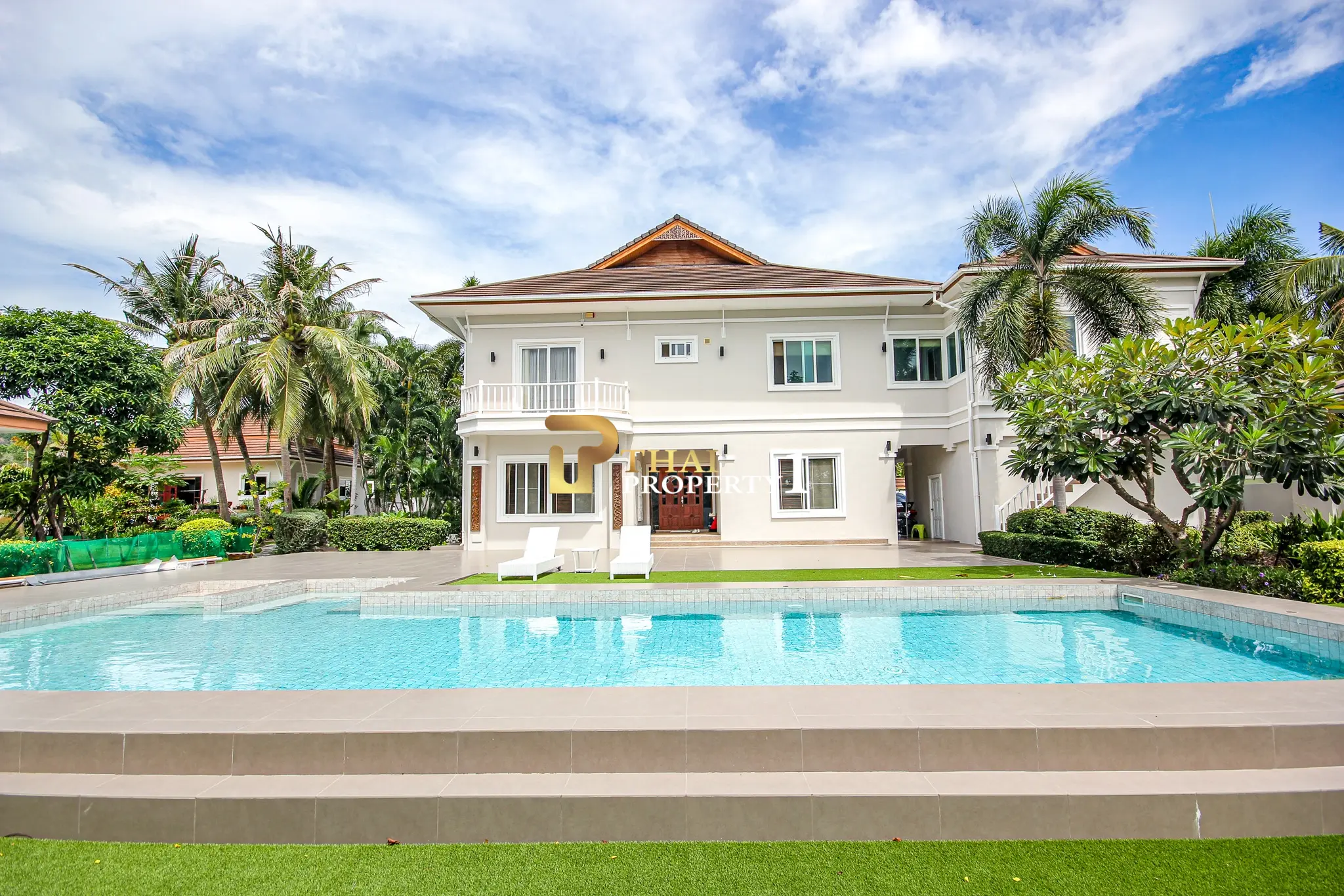 Hua Hin Soi 6 (Bo Fai) – 5-Bedroom Private Family Pool Villa with Guest House on 1,900 SQ.M. Land Plot
