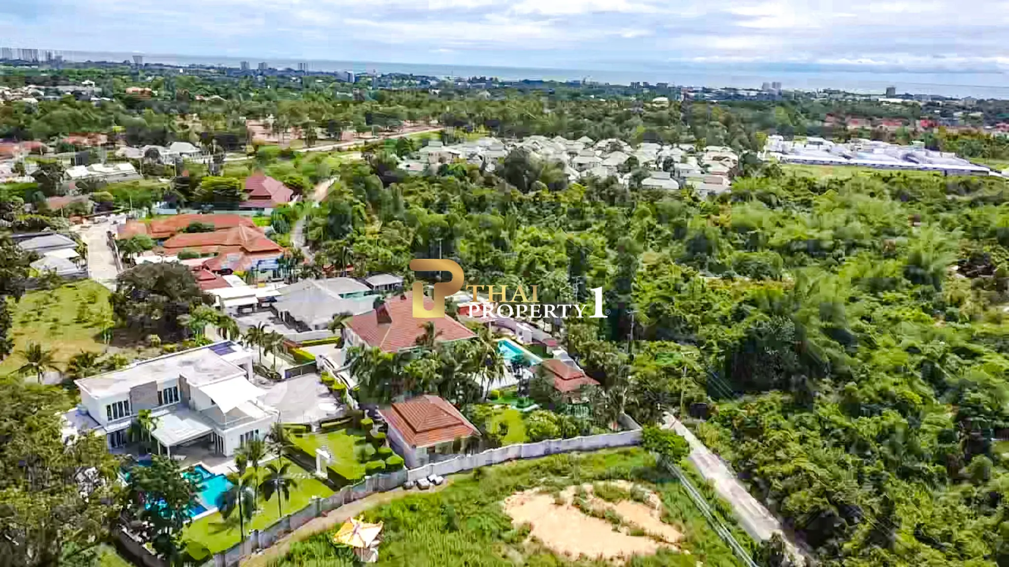 Hua Hin Soi 6 (Bo Fai) – 5-Bedroom Private Family Pool Villa with Guest House on 1,900 SQ.M. Land Plot