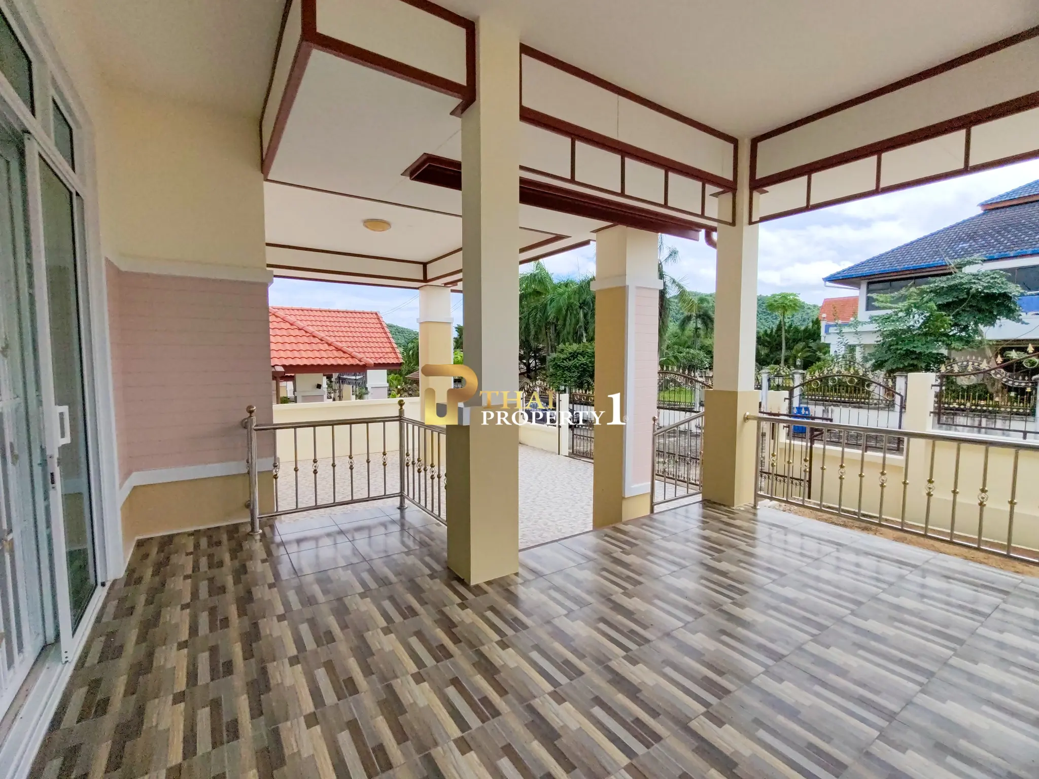 ขาย บ้านเดี่ยวสร้างใหม่ บรรยายกาศร่มรื่นสงบ รายล้อมด้วยธรรมชาติ - โครงการพบโชค การ์เด้น ฮิล บางเสร่