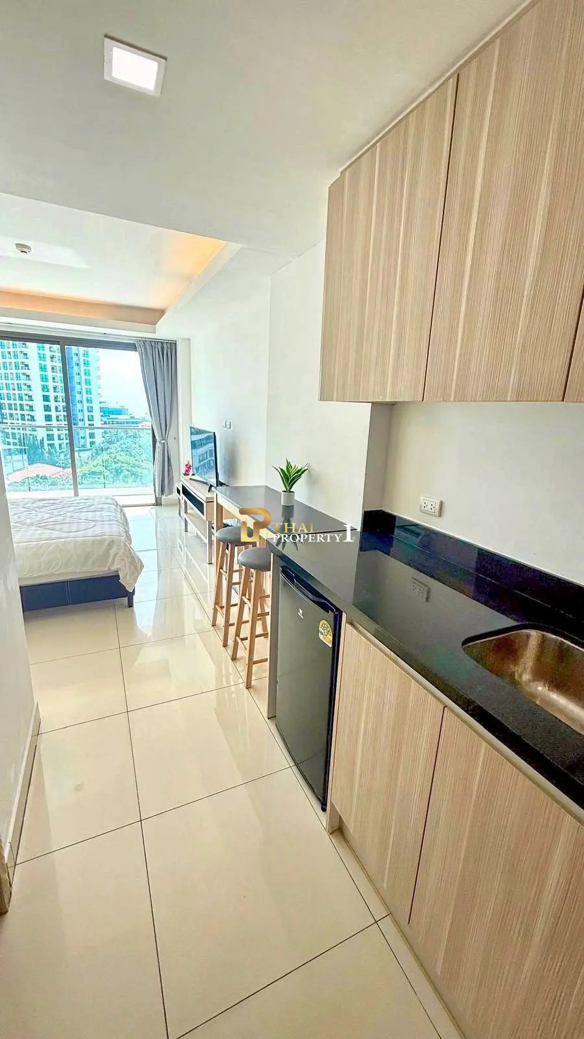 Laguna Beach Resort 1 – High Floor Studio Room with Sea & City Views near Jomtien Beach