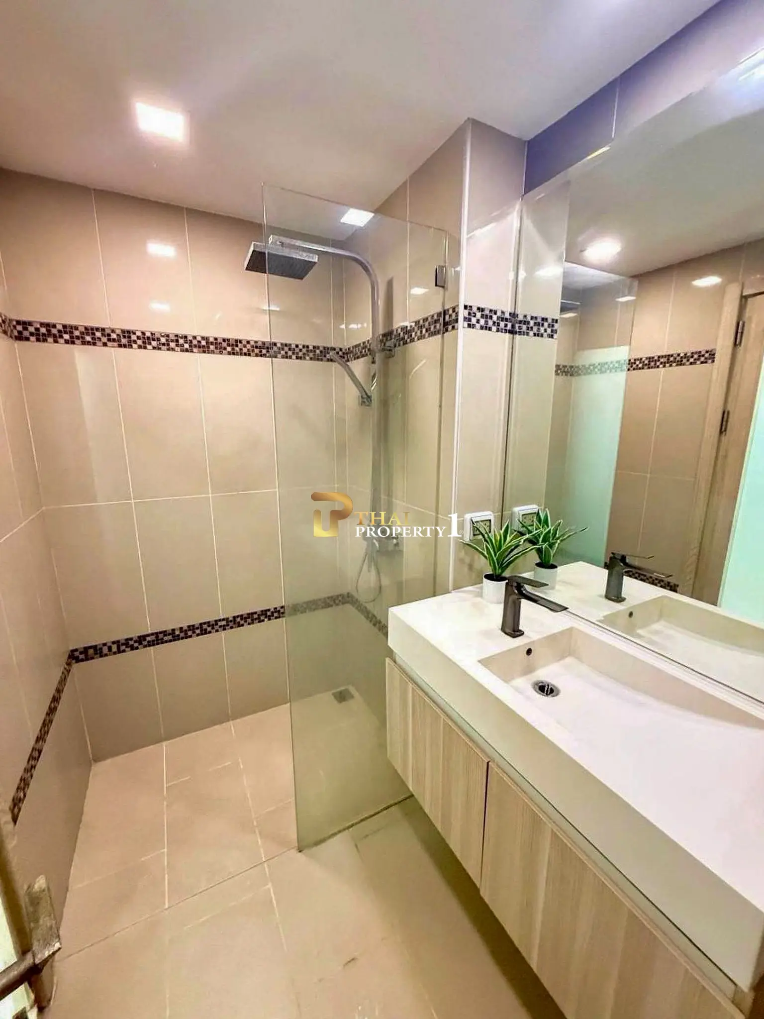 Laguna Beach Resort 1 – High Floor Studio Room with Sea & City Views near Jomtien Beach