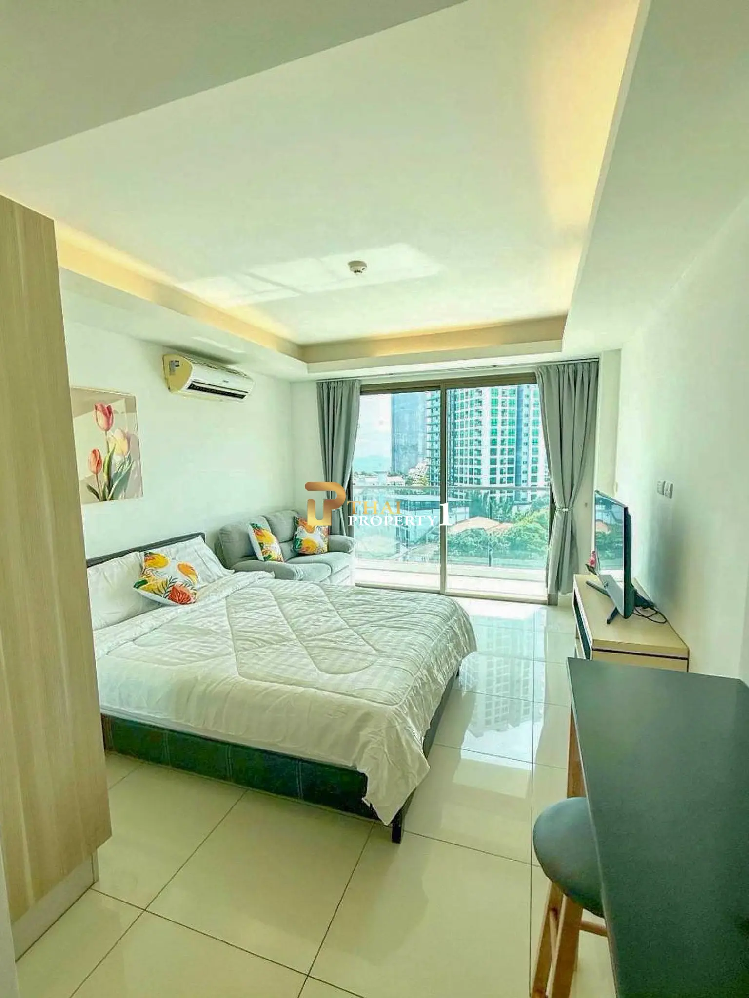 Laguna Beach Resort 1 – High Floor Studio Room with Sea & City Views near Jomtien Beach