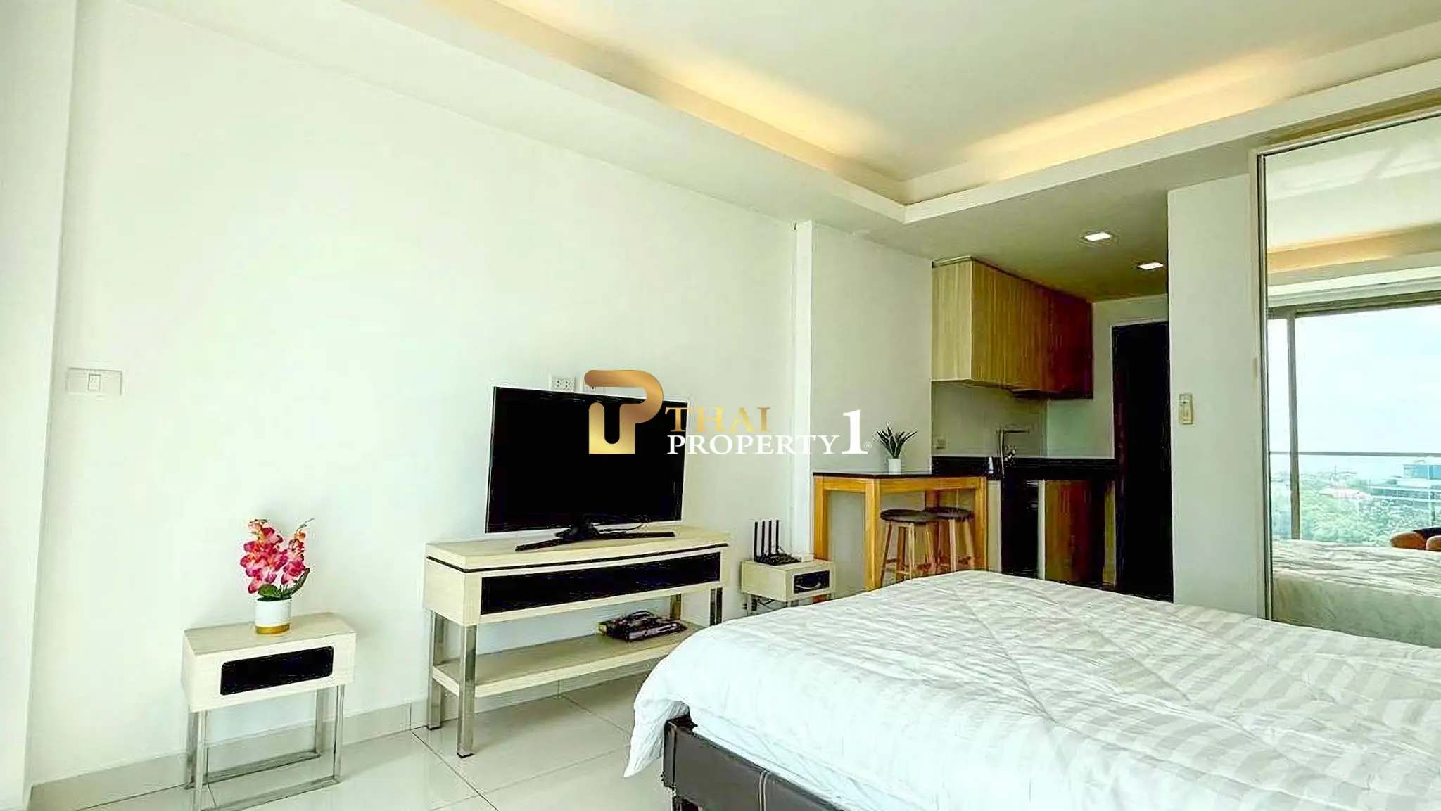Laguna Beach Resort 1 – High Floor Studio Room with Sea & City Views near Jomtien Beach
