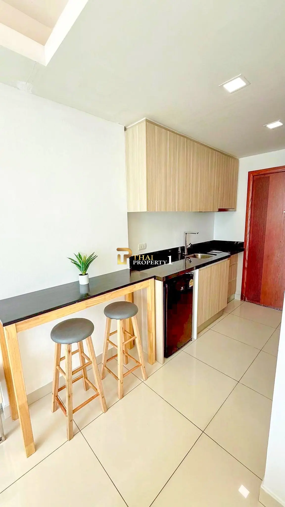 Laguna Beach Resort 1 – High Floor Studio Room with Sea & City Views near Jomtien Beach