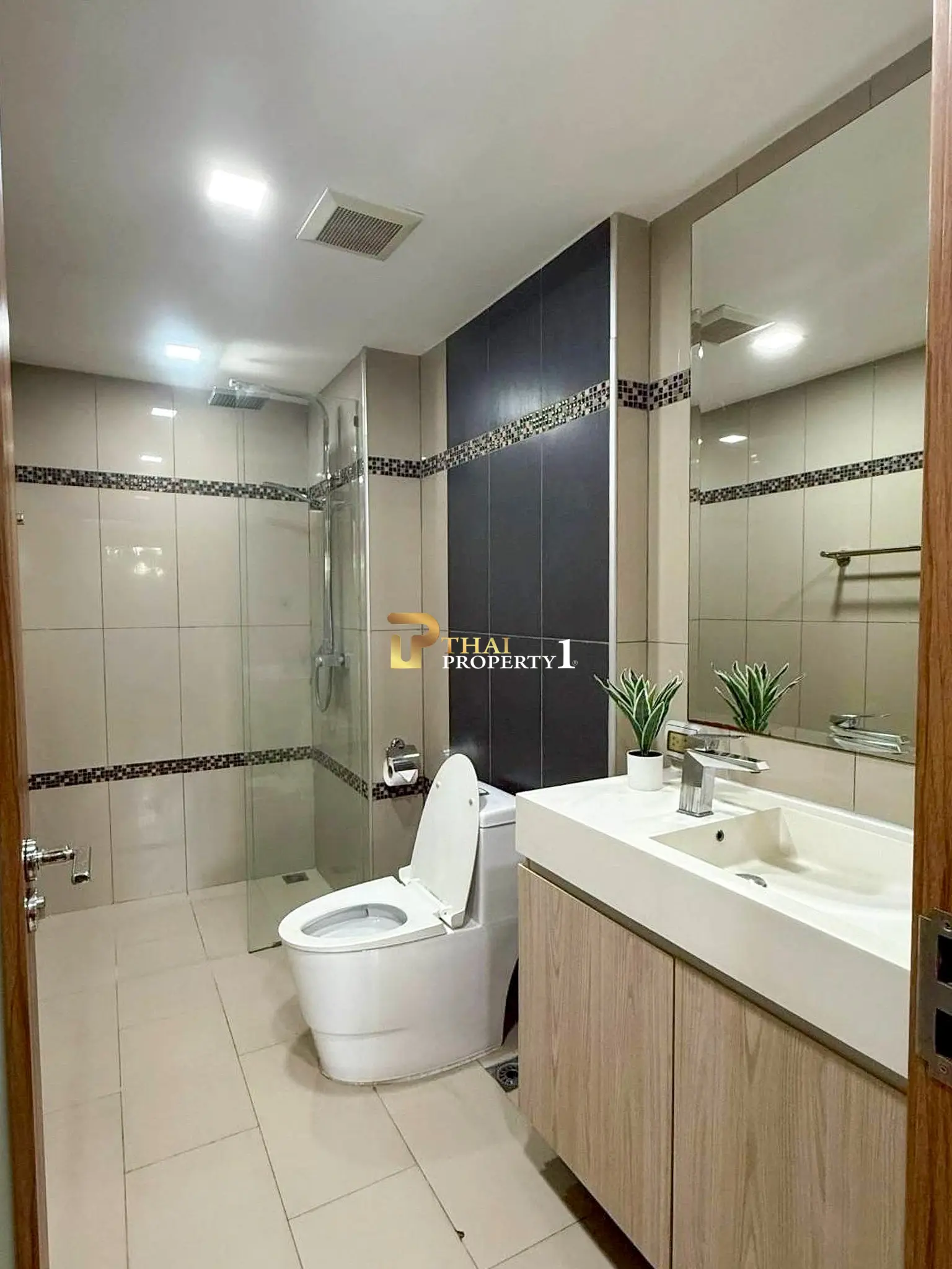 Newly Renovated 1 Bedroom Condo with Pool View – Laguna Beach Resort 2, near Jomtien Beach