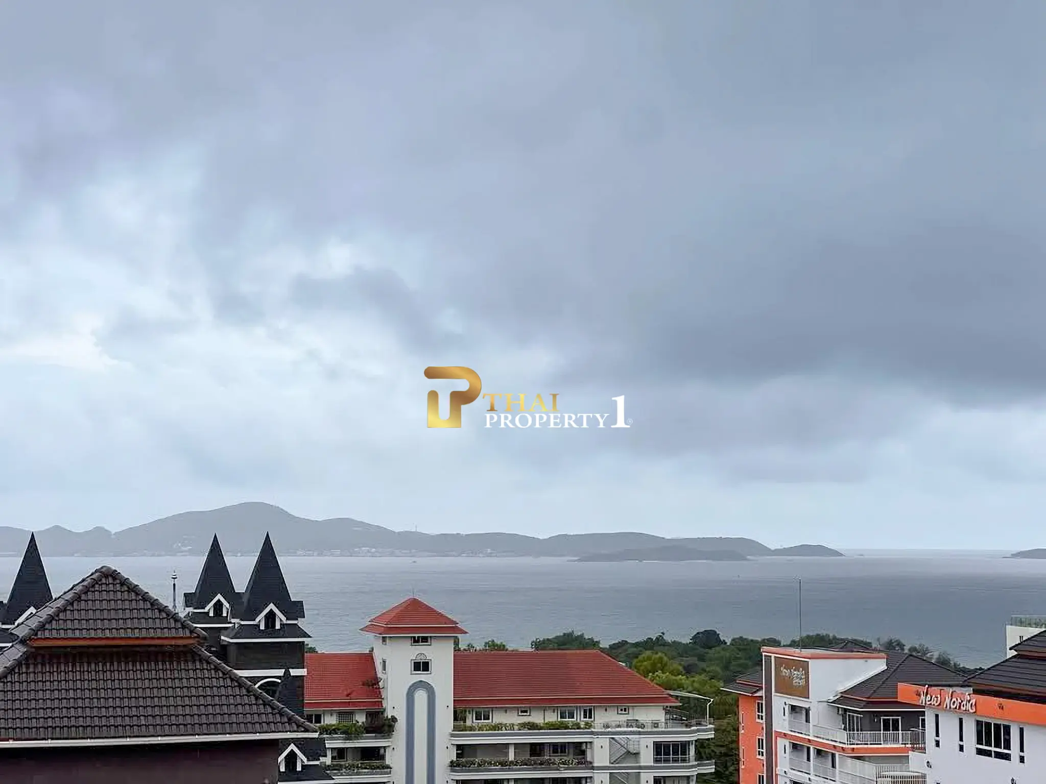 Siam Oriental Plaza Pattaya – City View Condo for Sale at Pratumnak Prime Location