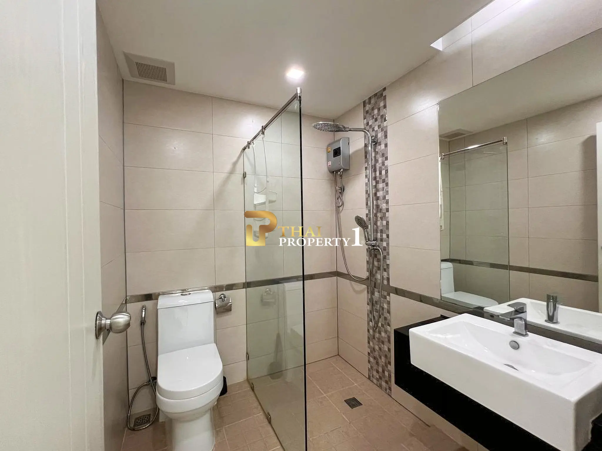 Siam Oriental Plaza Pattaya – City View Condo for Sale at Pratumnak Prime Location