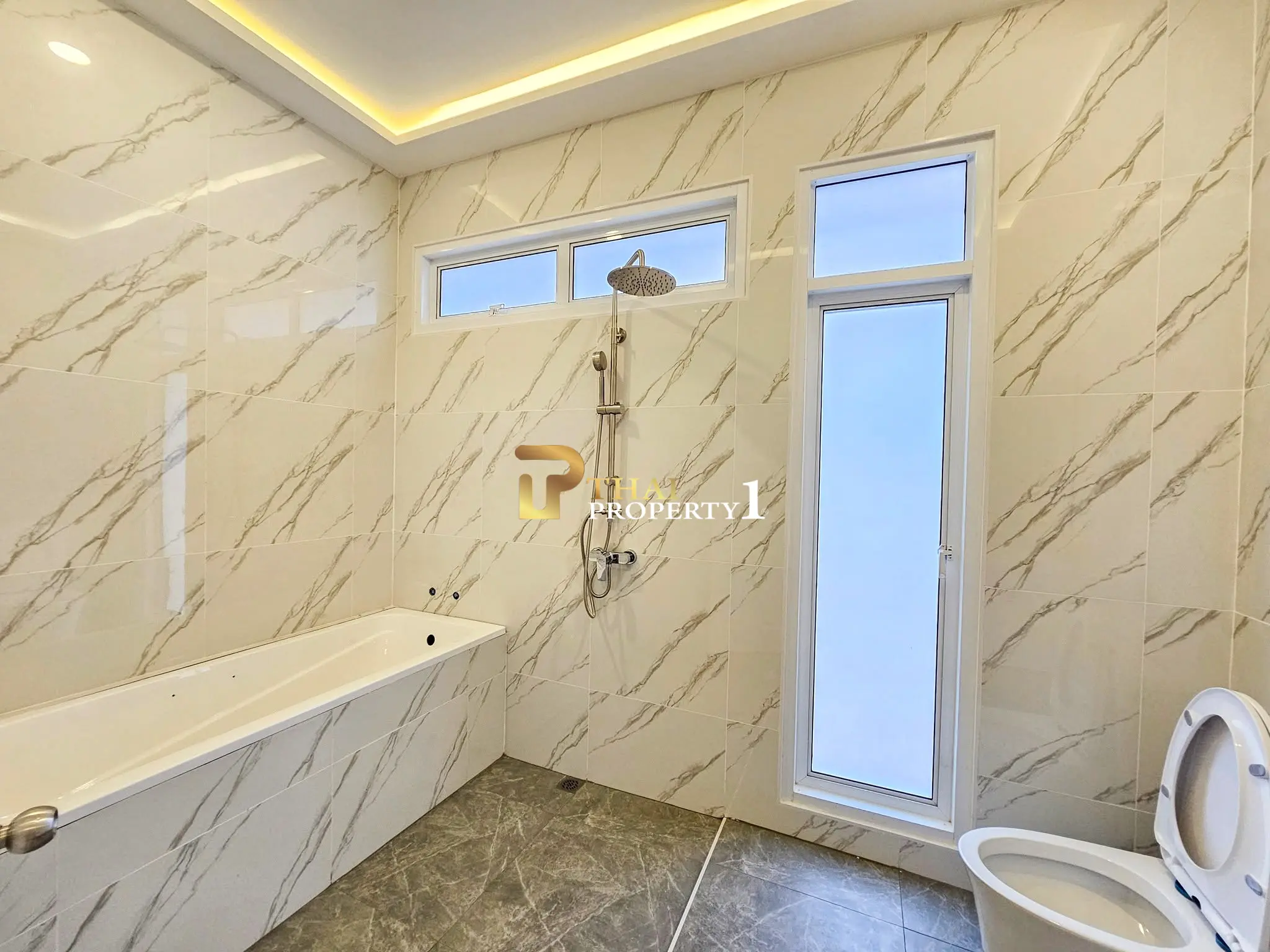 Bassengvilla til salgs – Renovert Panalee Banna Village, Huay Yai, Pattaya