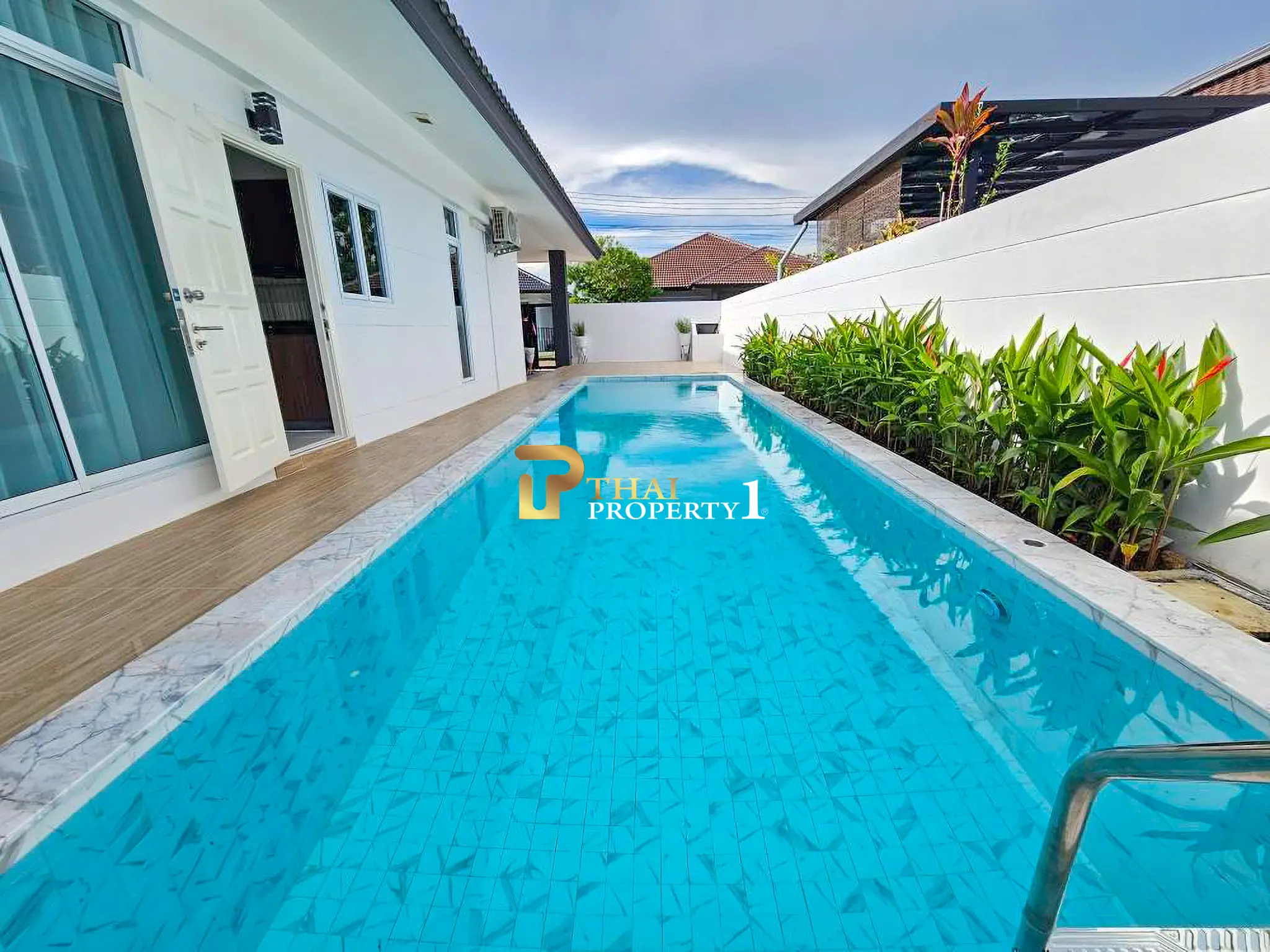 Bassengvilla til salgs – Renovert Panalee Banna Village, Huay Yai, Pattaya
