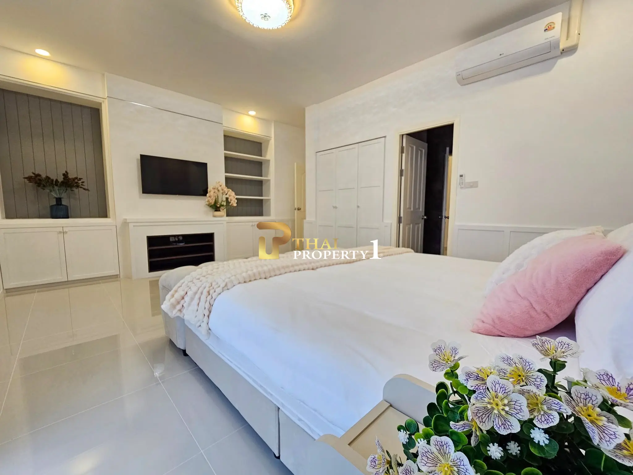 Bassengvilla til salgs – Renovert Panalee Banna Village, Huay Yai, Pattaya