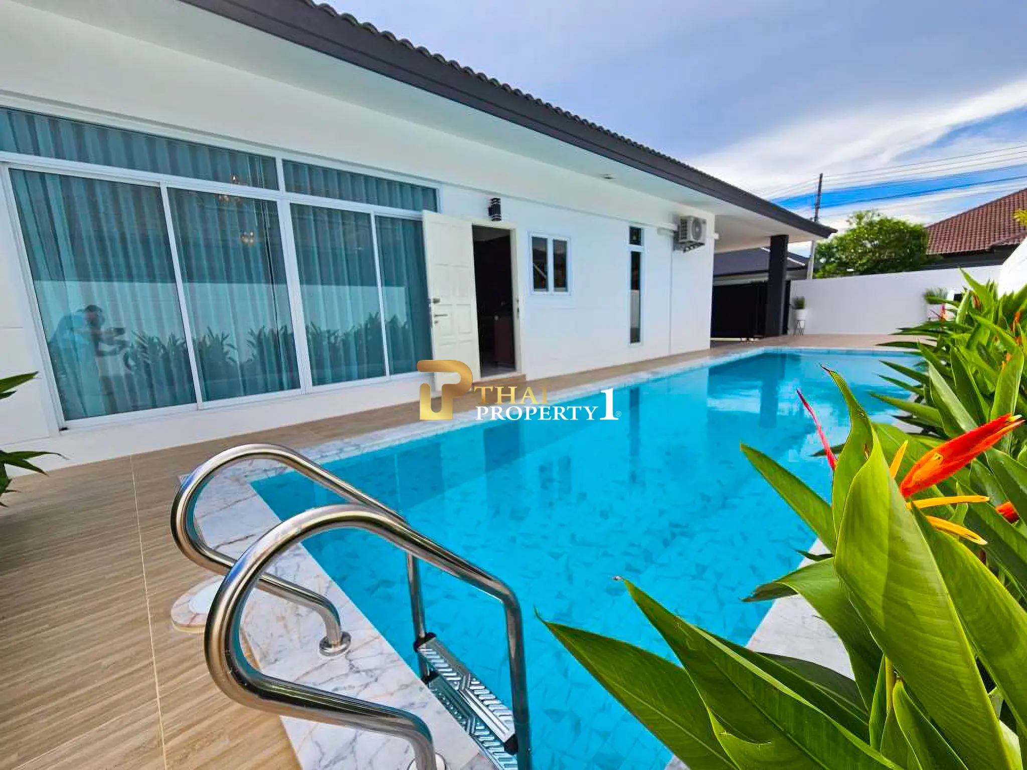Bassengvilla til salgs – Renovert Panalee Banna Village, Huay Yai, Pattaya