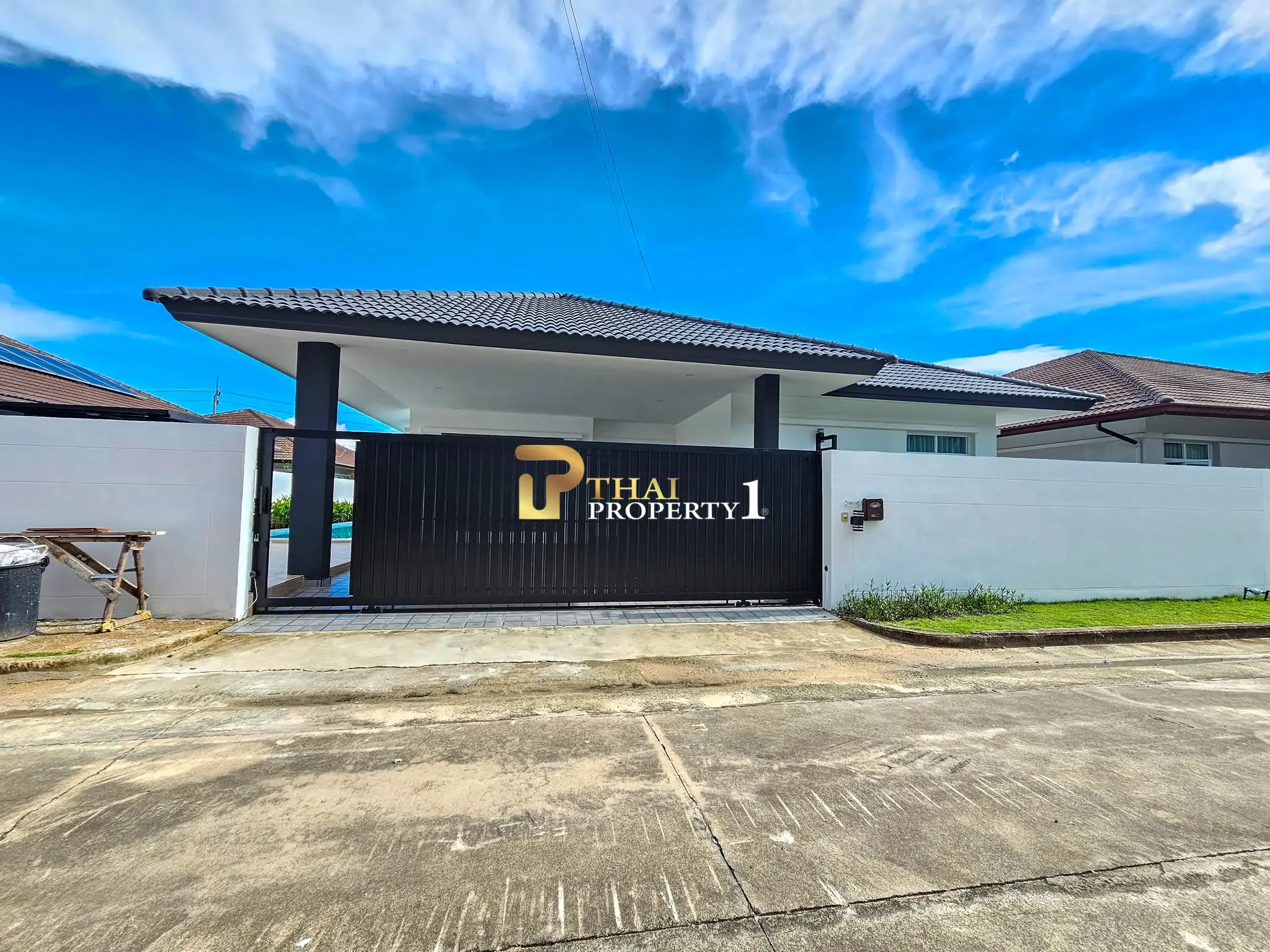 Bassengvilla til salgs – Renovert Panalee Banna Village, Huay Yai, Pattaya
