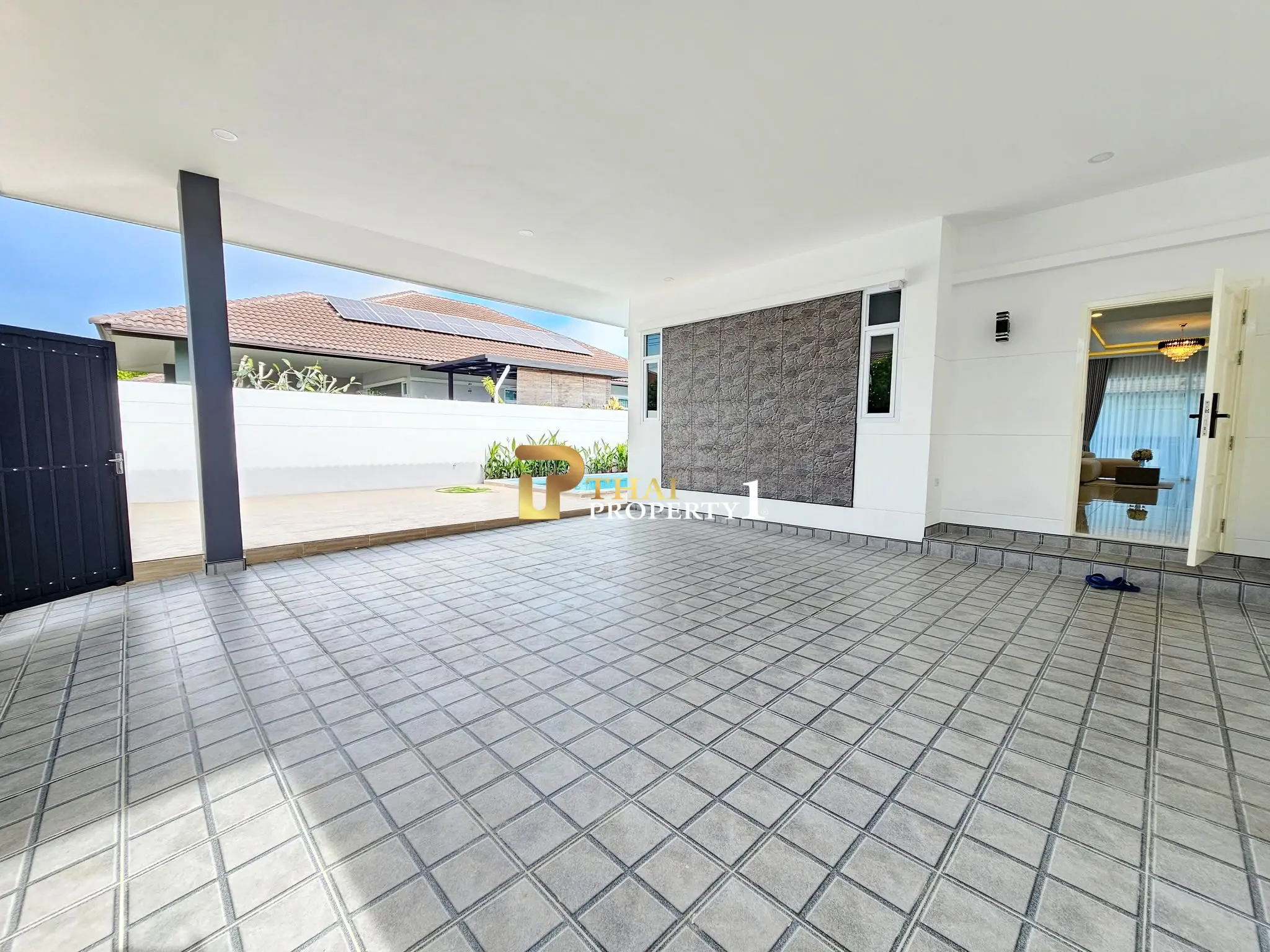 Bassengvilla til salgs – Renovert Panalee Banna Village, Huay Yai, Pattaya
