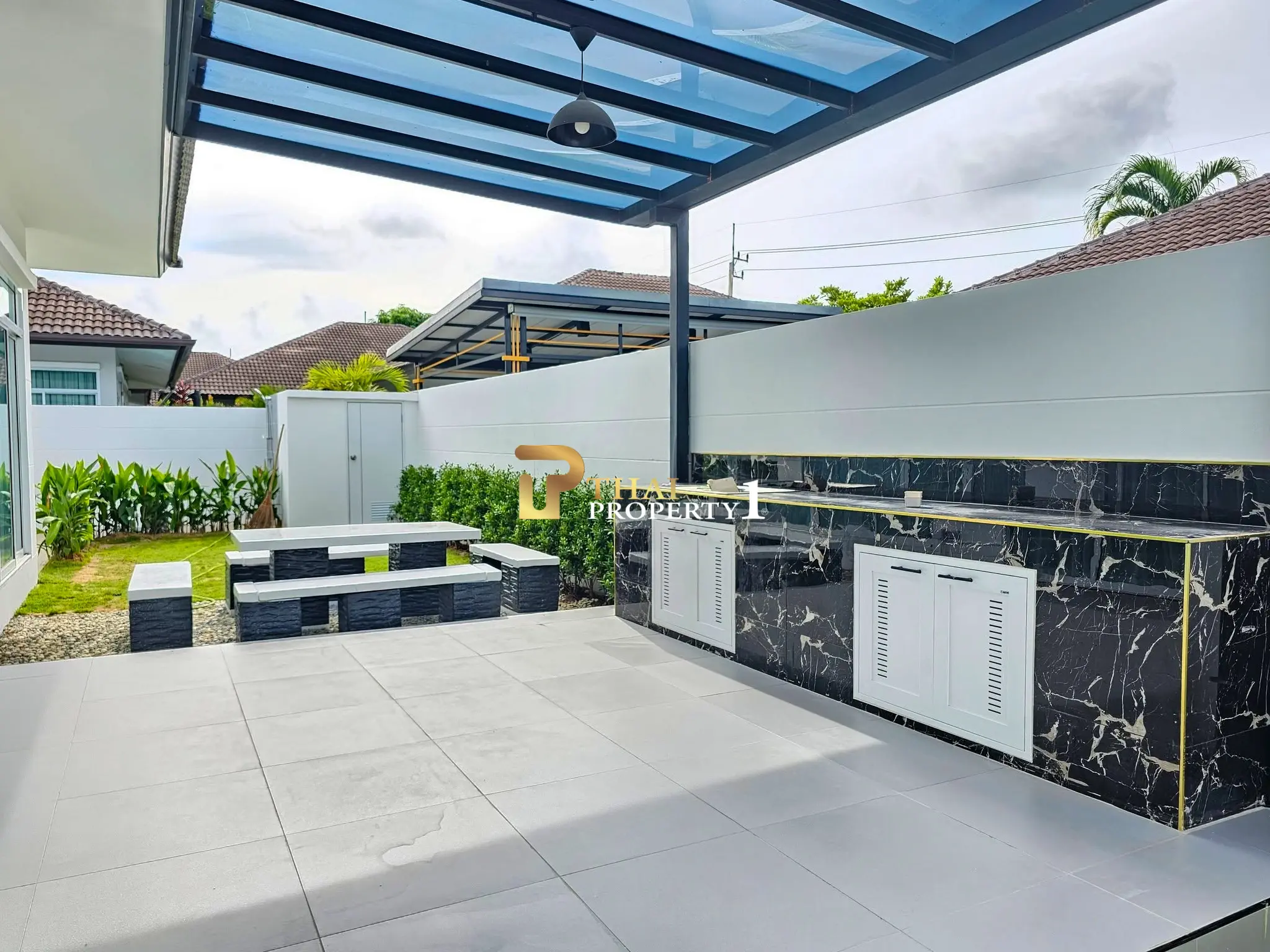 Bassengvilla til salgs – Renovert Panalee Banna Village, Huay Yai, Pattaya