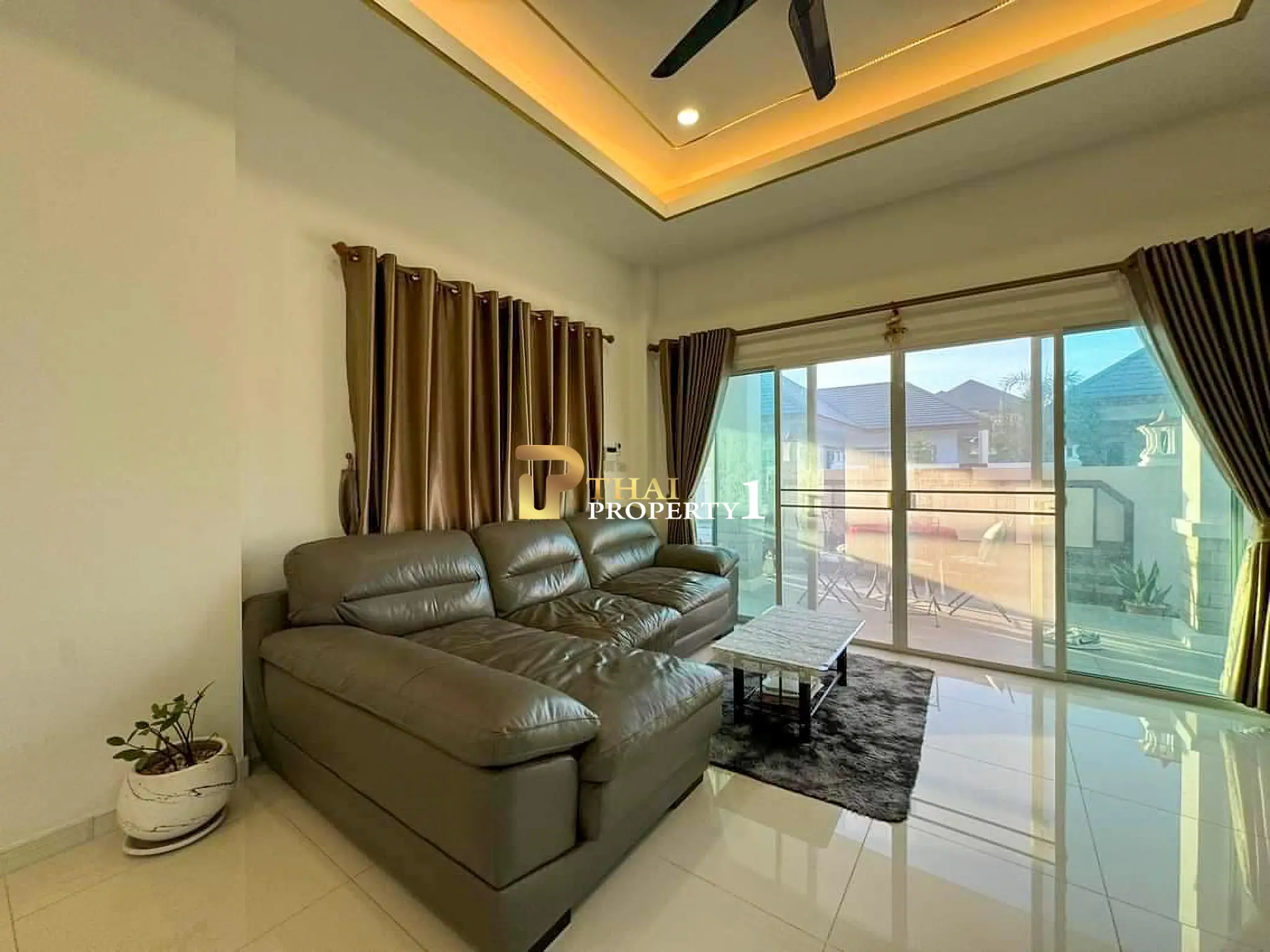 Moderne bassengvilla til salgs – Baan Dusit Garden 6, Na Jomtien, innflyttingsklar