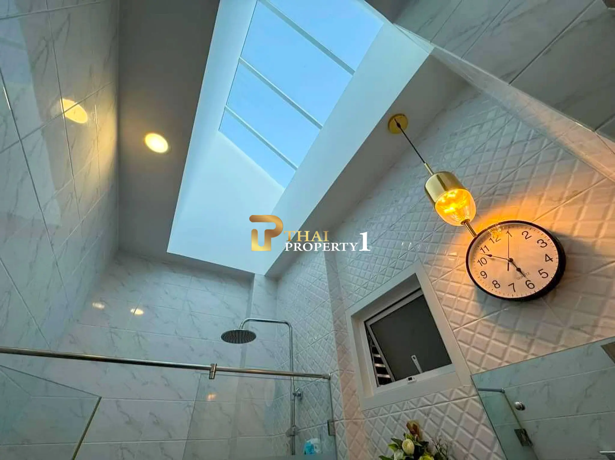 Moderne bassengvilla til salgs – Baan Dusit Garden 6, Na Jomtien, innflyttingsklar
