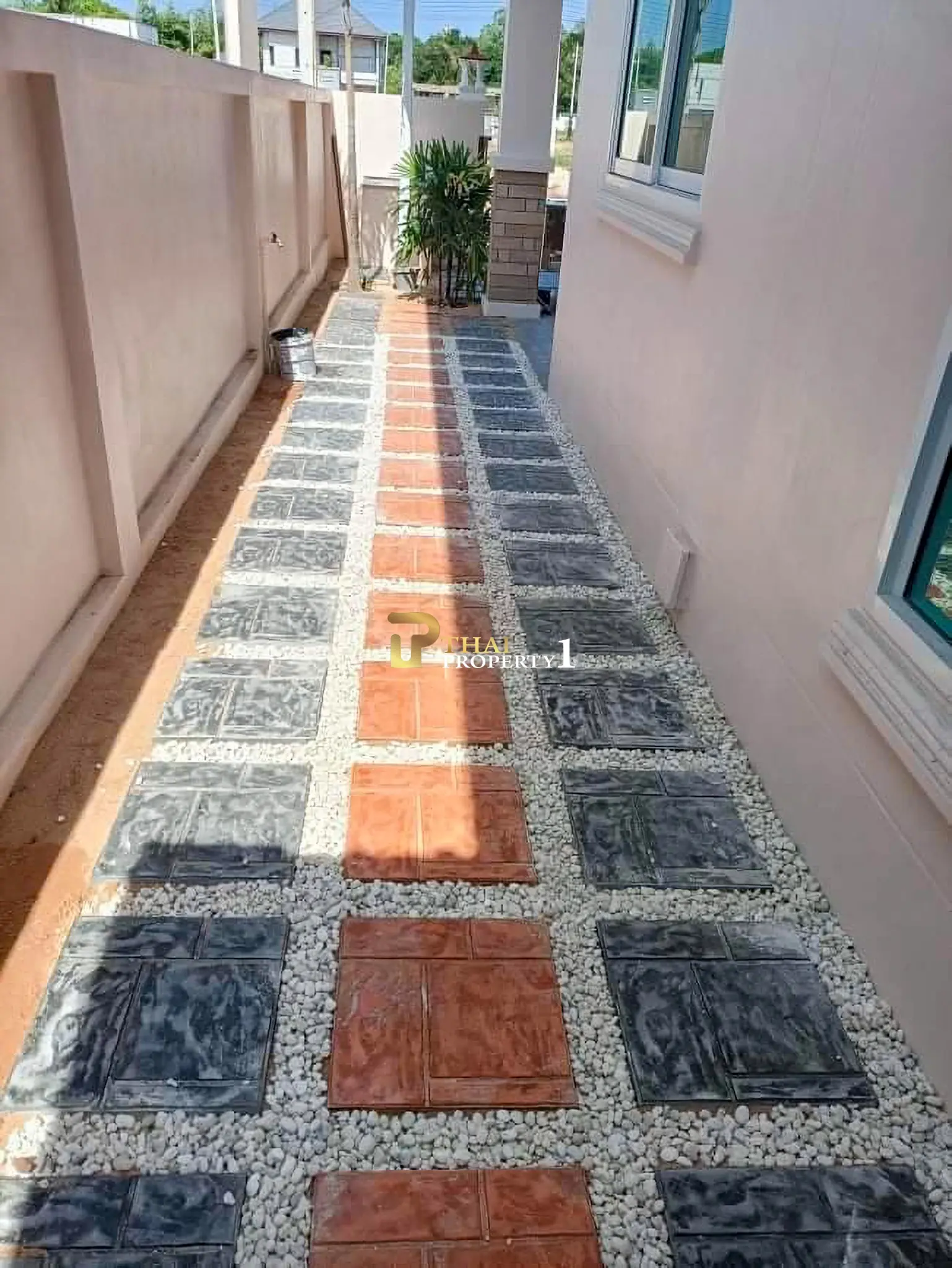 Moderne bassengvilla til salgs – Baan Dusit Garden 6, Na Jomtien, innflyttingsklar