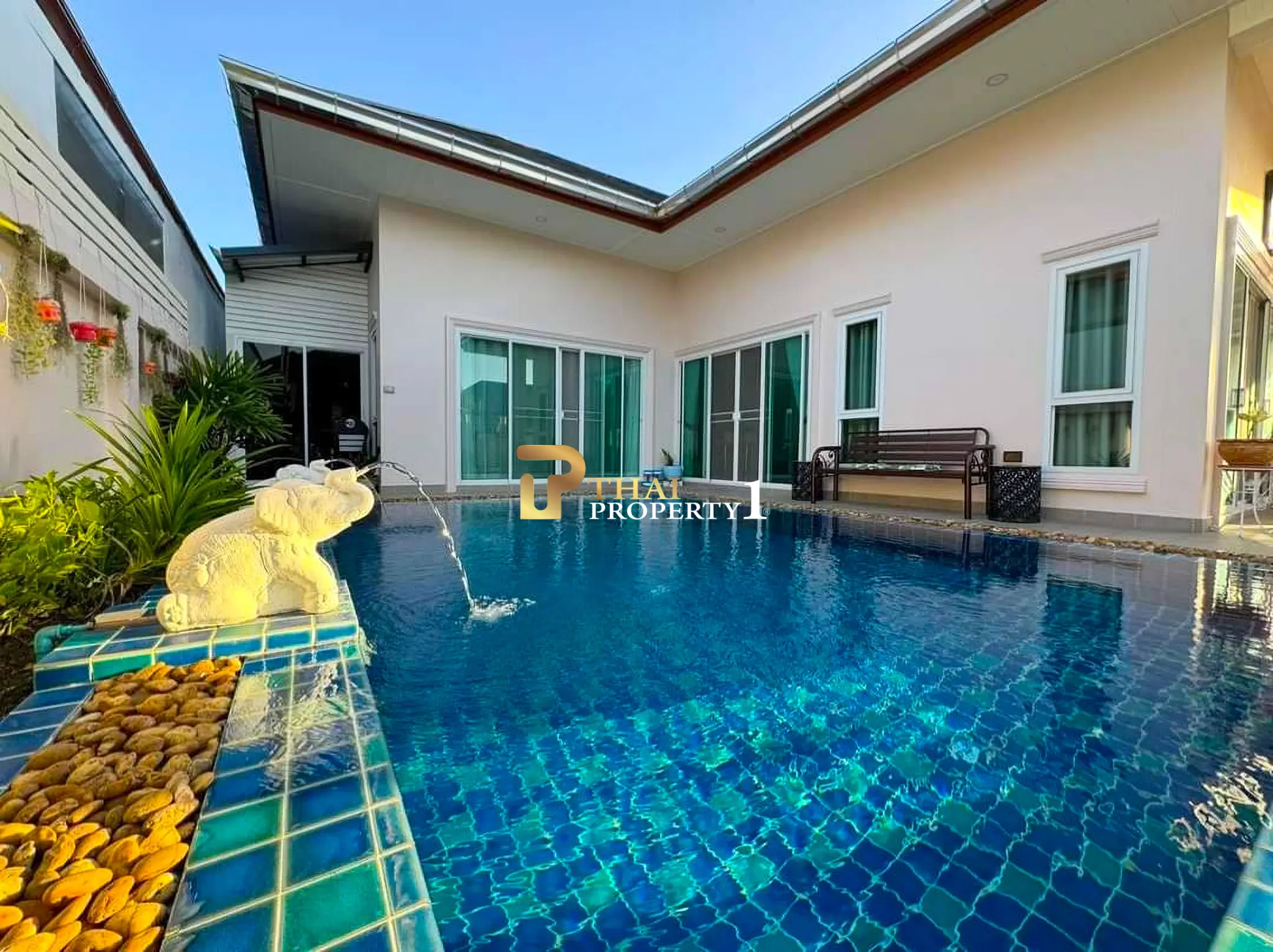 Moderne bassengvilla til salgs – Baan Dusit Garden 6, Na Jomtien, innflyttingsklar