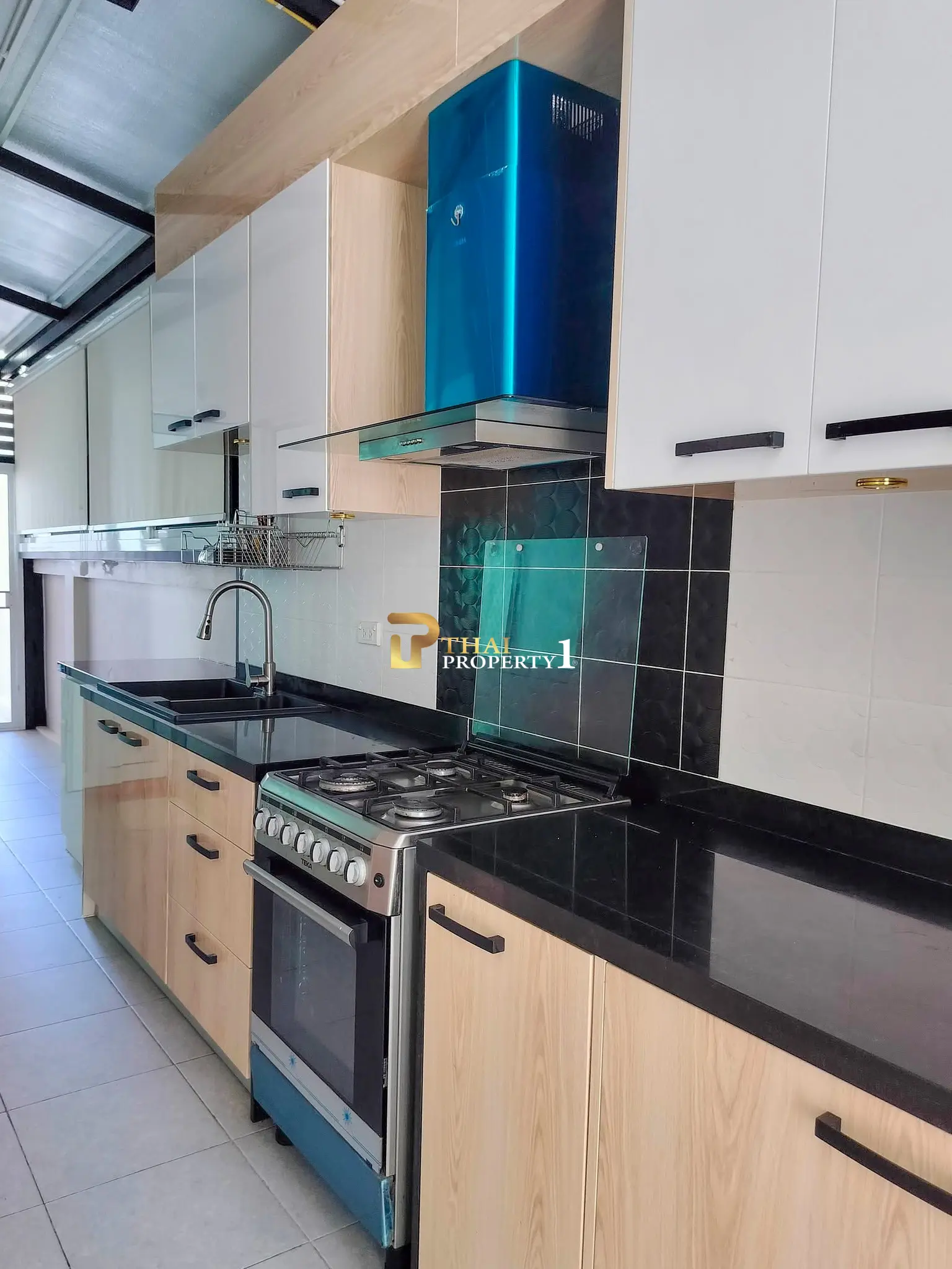 Moderne bassengvilla til salgs – Baan Dusit Garden 6, Na Jomtien, innflyttingsklar