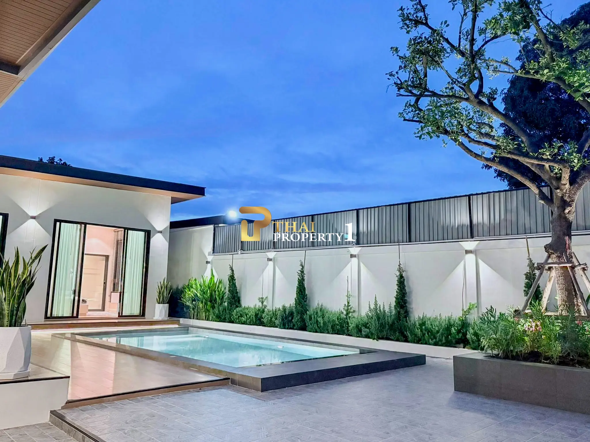 Luksuriøs moderne villa med basseng – Ny og innflytningsklar bolig nær Tara Pattana International School, Pattaya