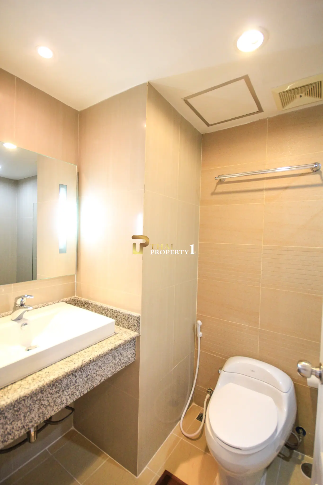 Spacious 1-Bedroom Town-center Condo with Mountain View – Tira Tiraa, Hua Hin