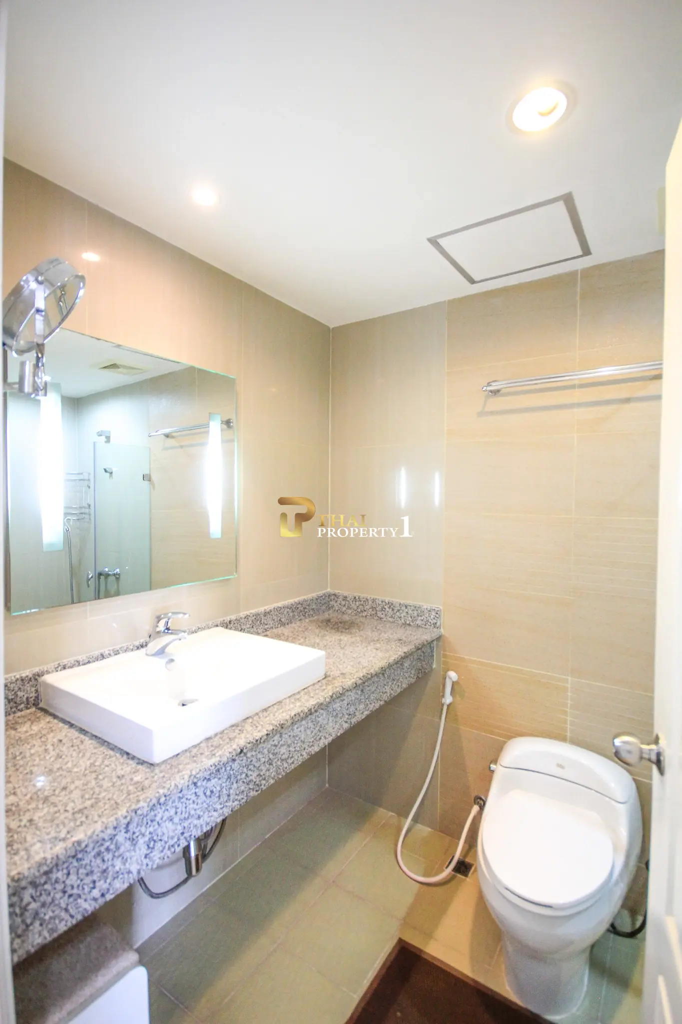 Spacious 1-Bedroom Town-center Condo with Mountain View – Tira Tiraa, Hua Hin