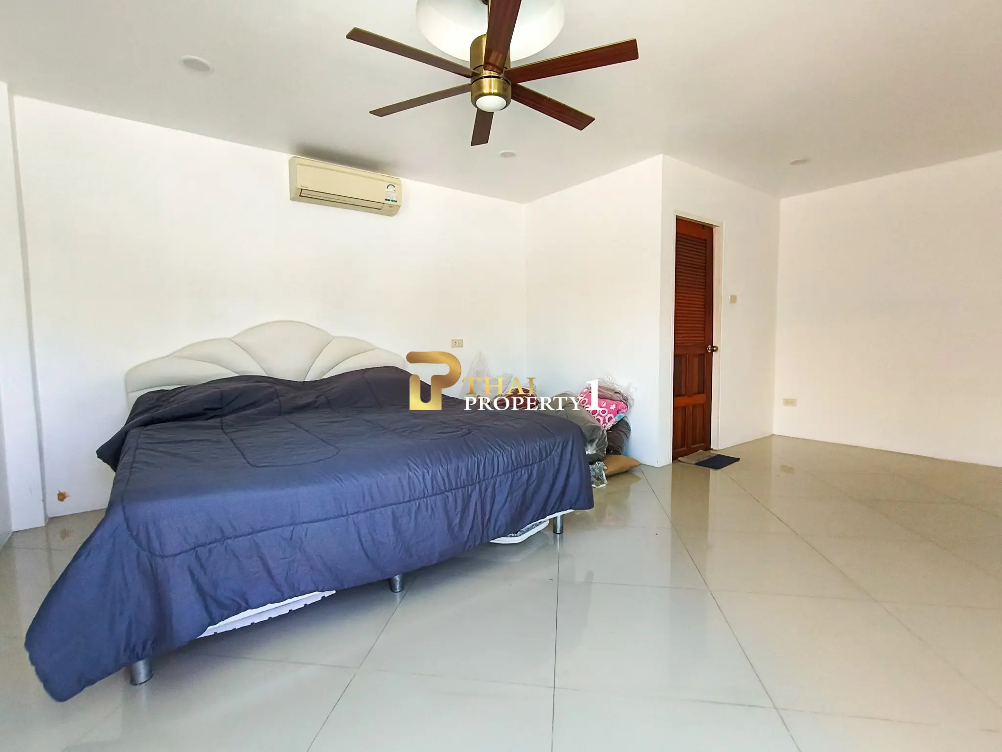 3-Storey City View Pool Villa for Sale – Near Bangsaray Beach, Pattaya