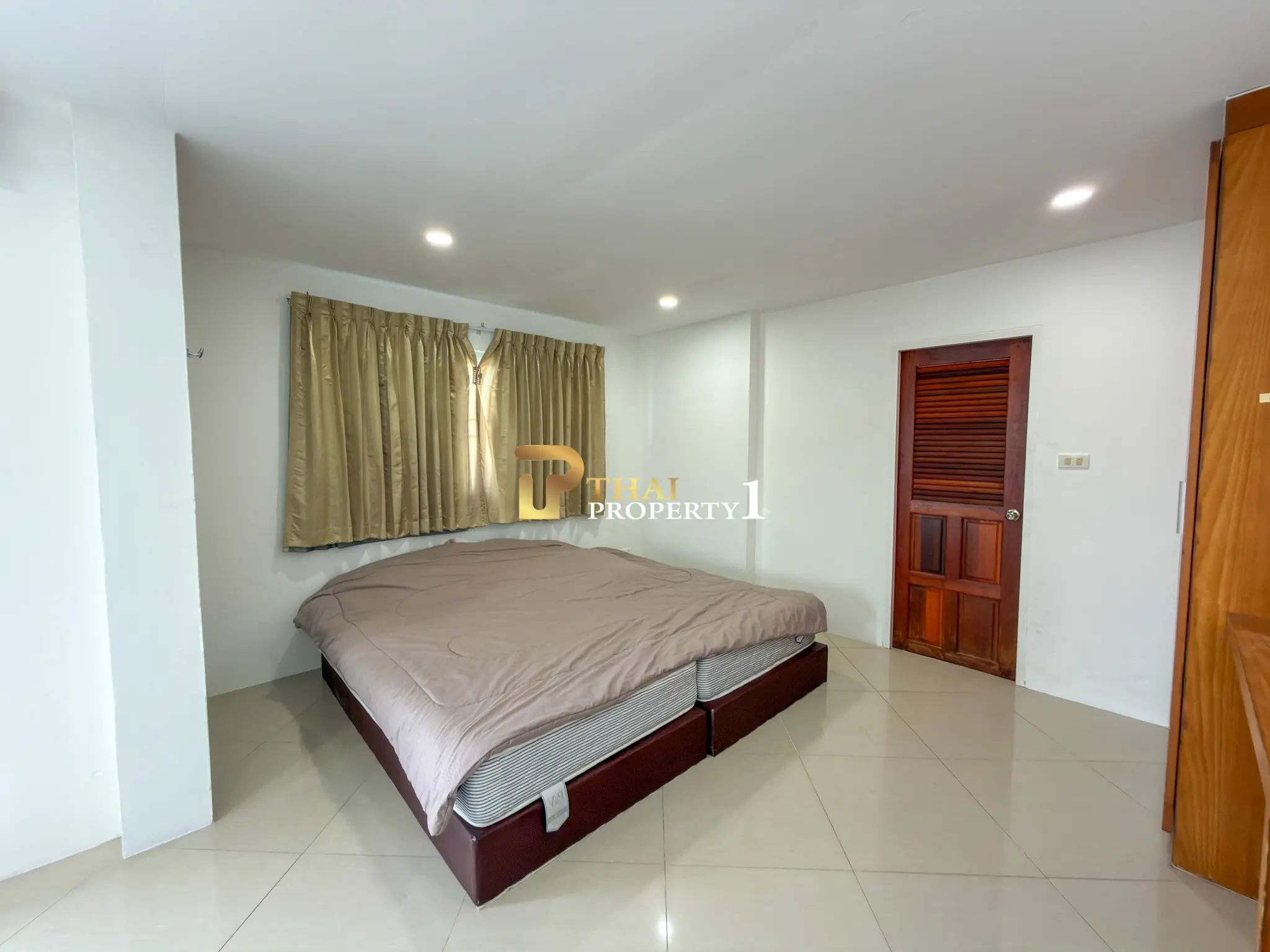3-Storey City View Pool Villa for Sale – Near Bangsaray Beach, Pattaya