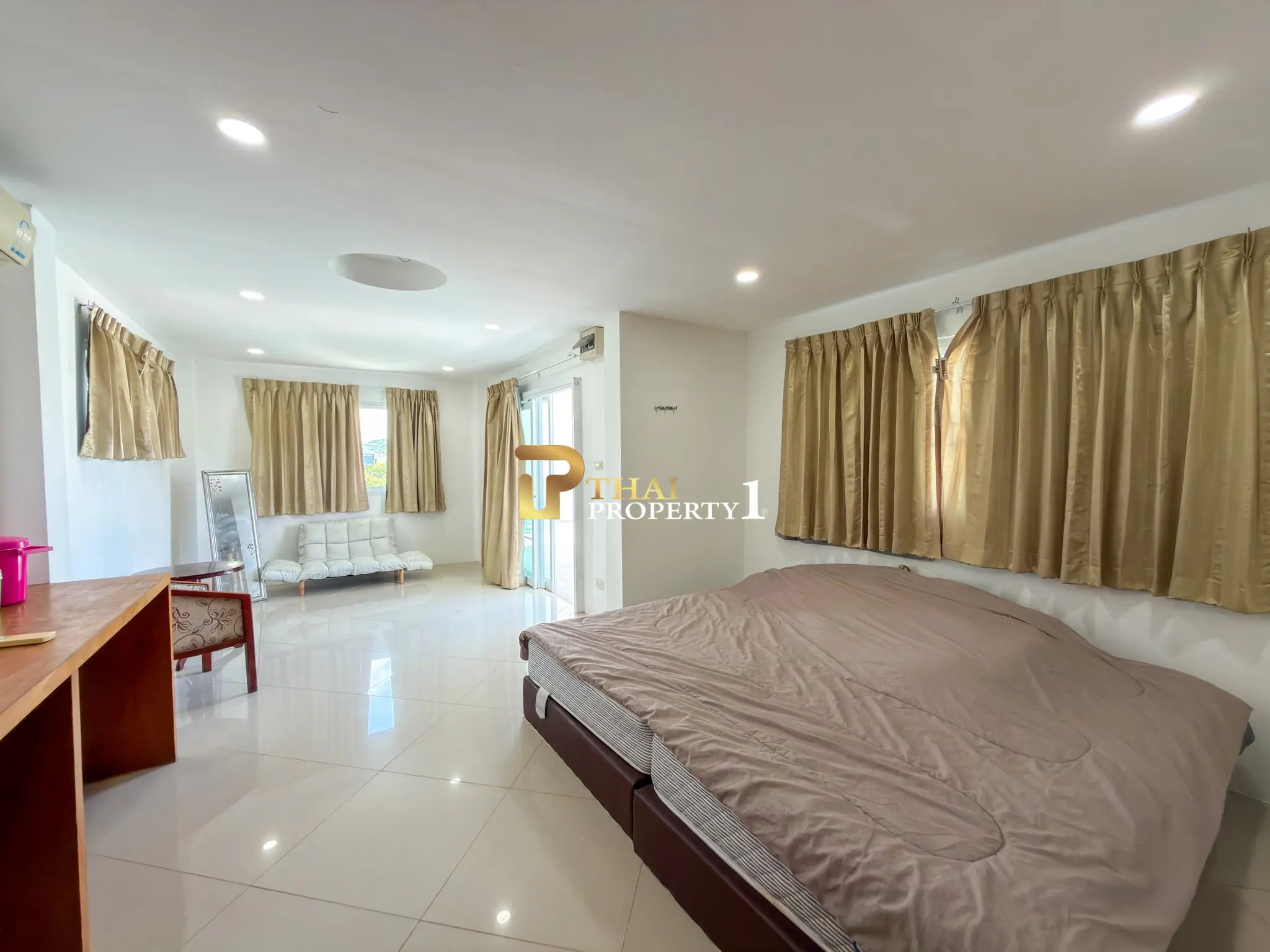 3-Storey City View Pool Villa for Sale – Near Bangsaray Beach, Pattaya
