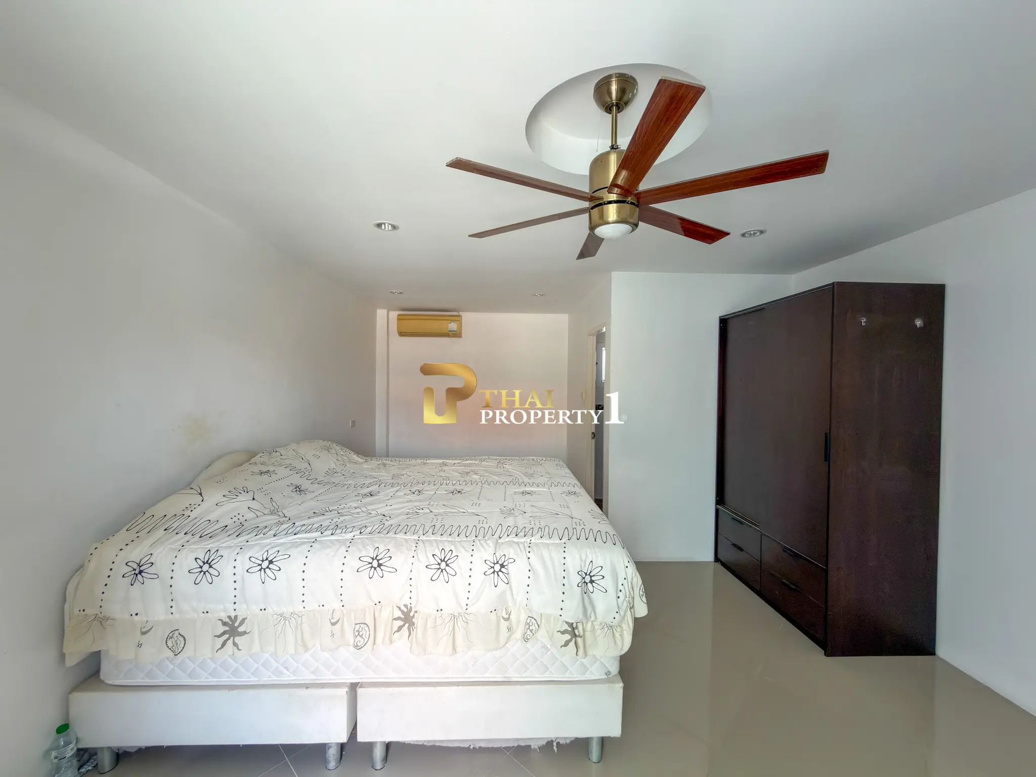 3-Storey City View Pool Villa for Sale – Near Bangsaray Beach, Pattaya