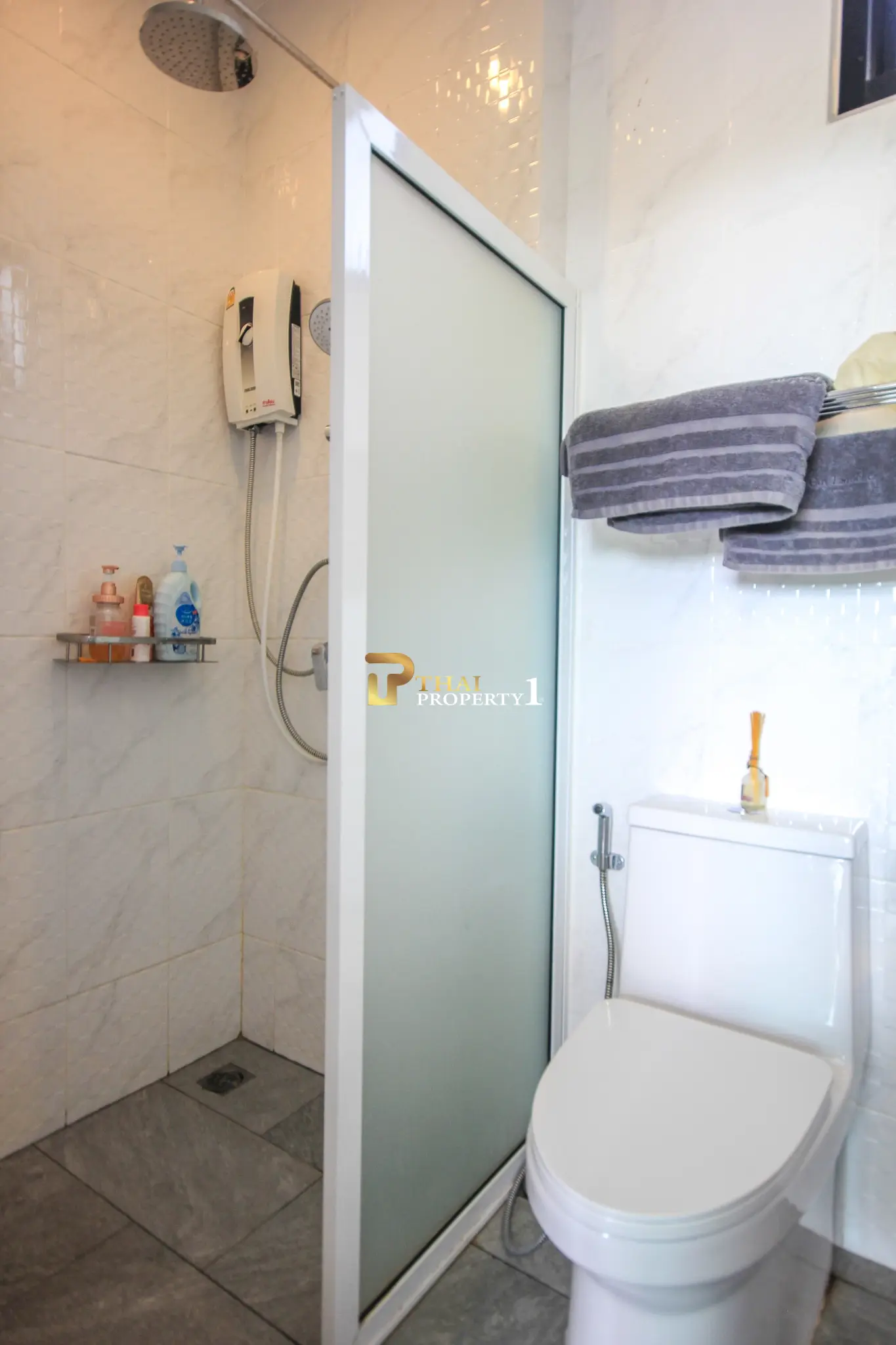 Pranburi - Modern 3-Bedroom Freestanding Villa On Expansive 2,622 sq.m. Plot