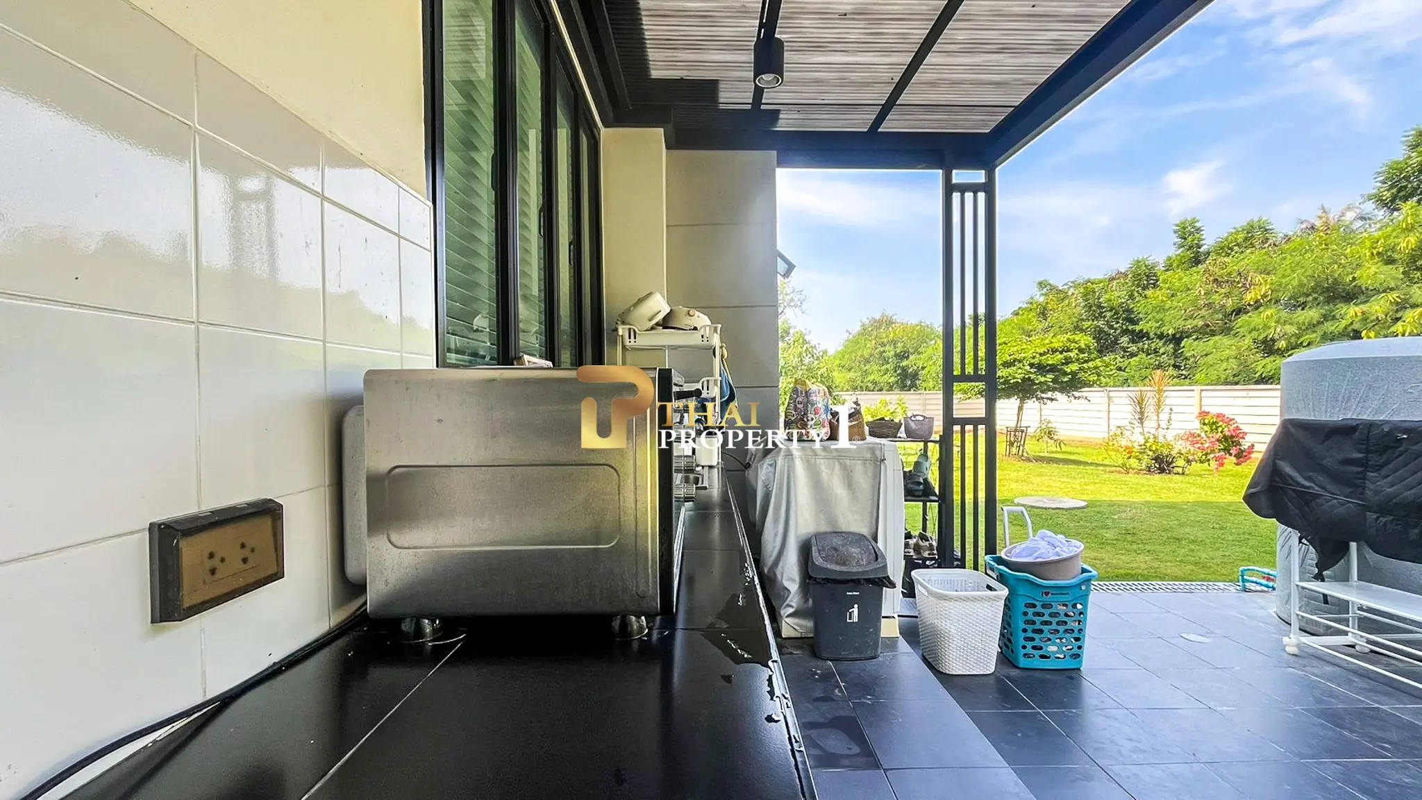 Pranburi - Modern 3-Bedroom Freestanding Villa On Expansive 2,622 sq.m. Plot