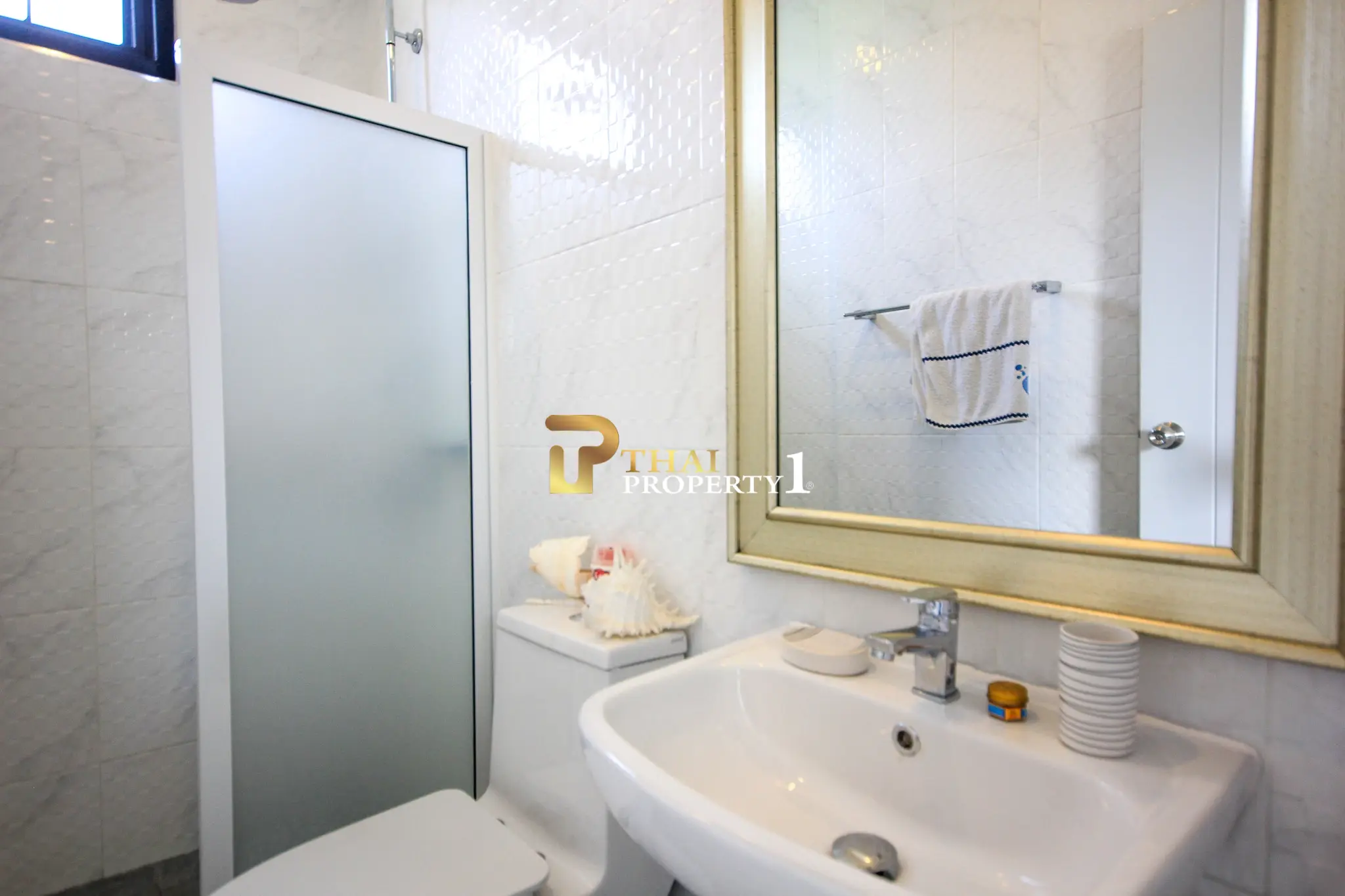 Pranburi - Modern 3-Bedroom Freestanding Villa On Expansive 2,622 sq.m. Plot