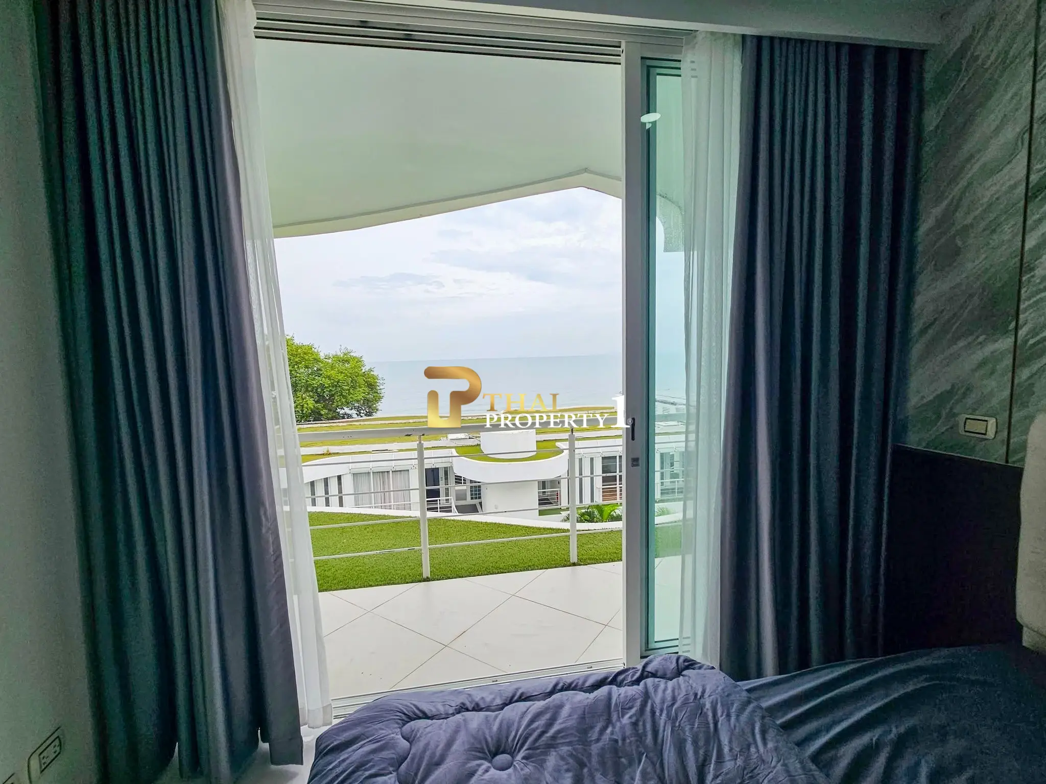 Sea View Studio – Quiet Atmosphere at Pure Sunset Beach Condo, Na Jomtien